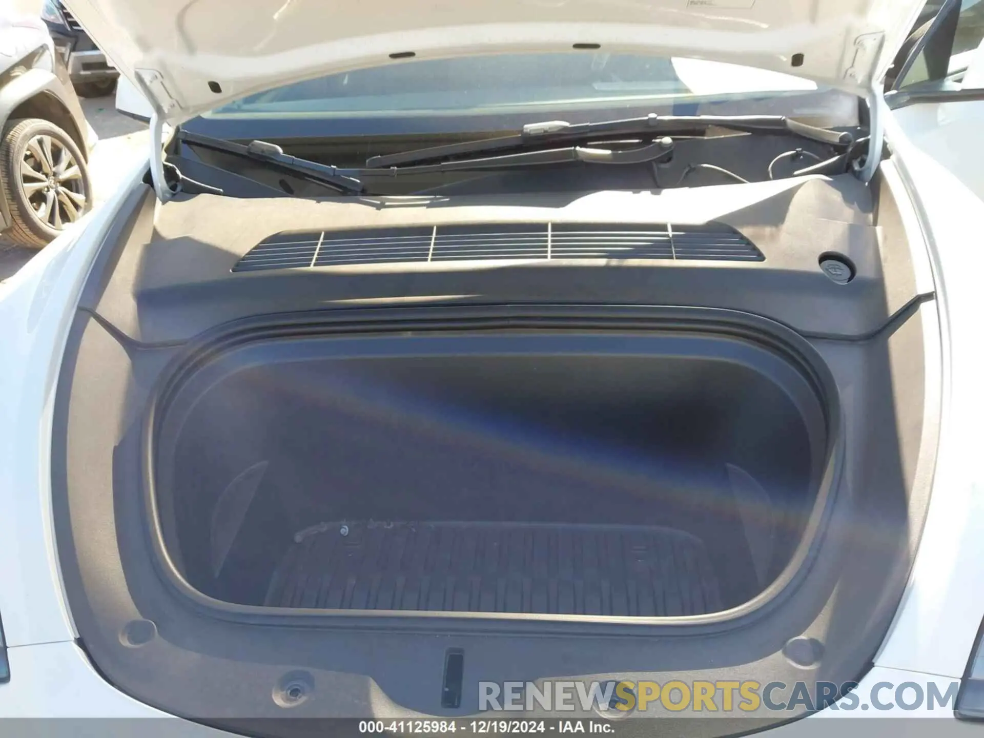 10 Photograph of a damaged car 7SAYGAEEXPF598086 TESLA MODEL Y 2023