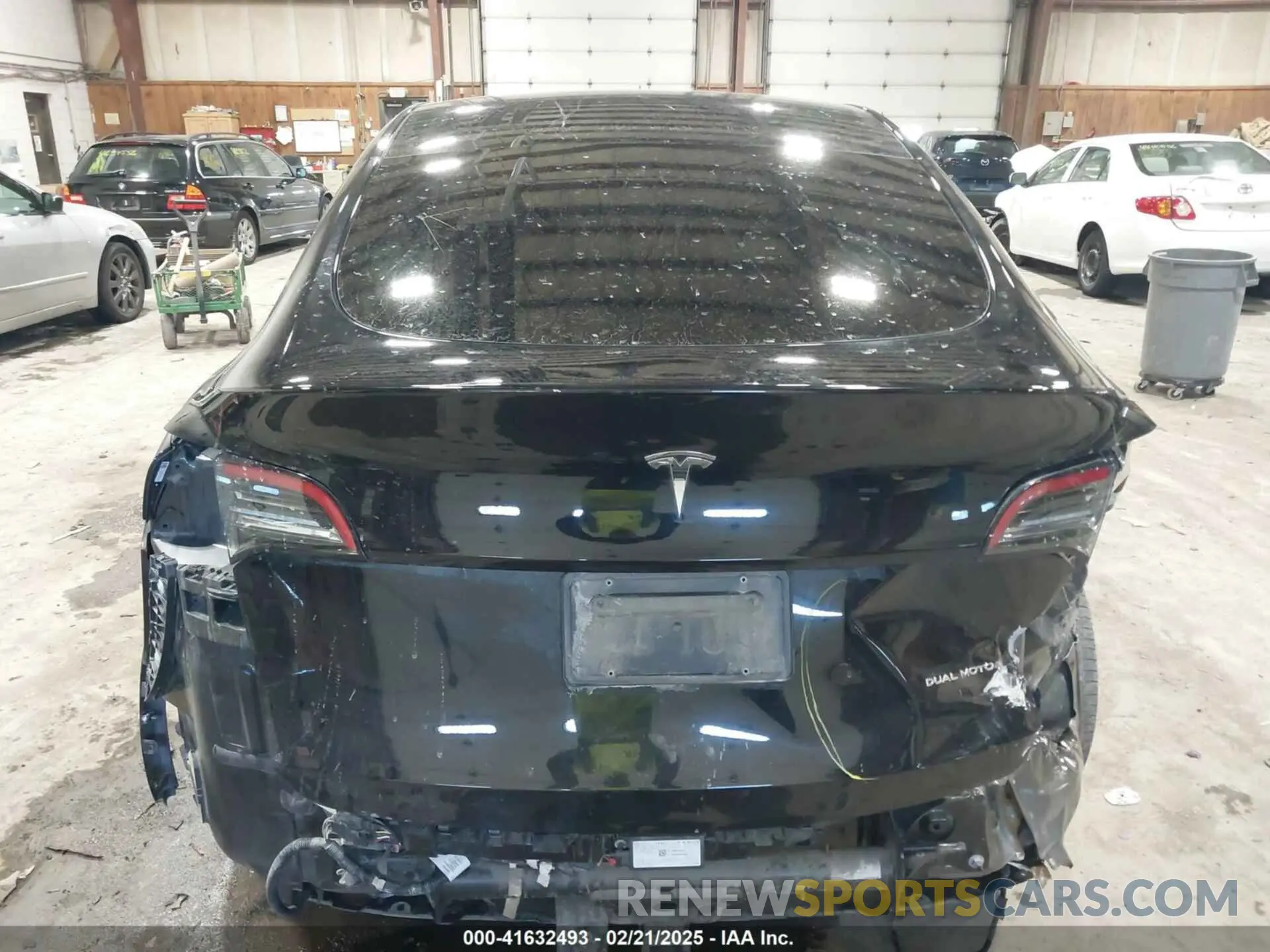 17 Photograph of a damaged car 7SAYGAEEXPF610379 TESLA MODEL Y 2023
