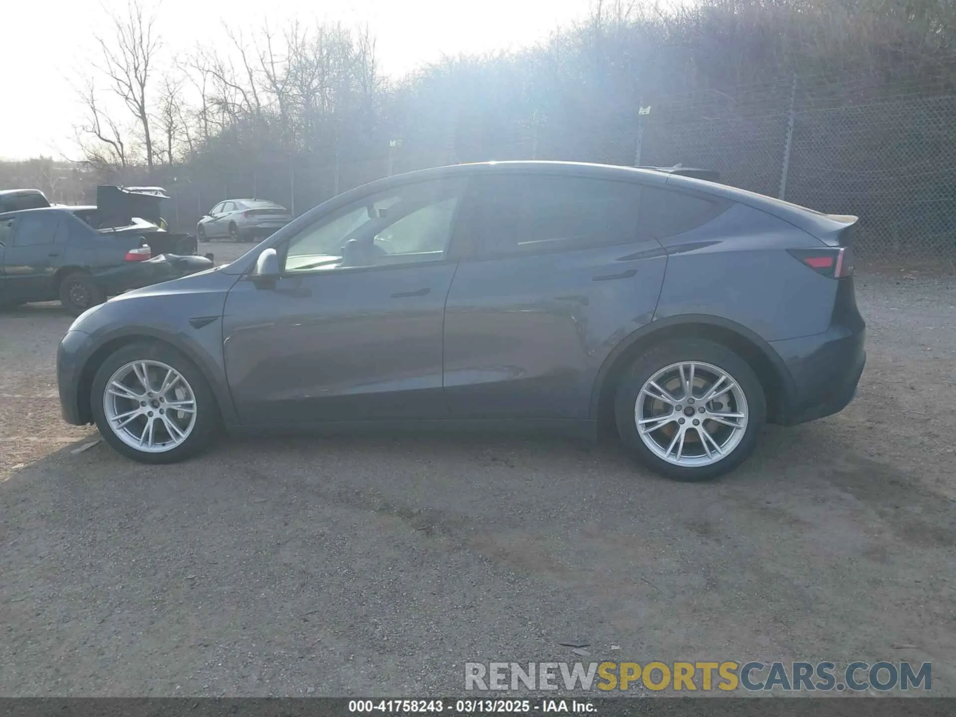 15 Photograph of a damaged car 7SAYGAEEXPF612231 TESLA MODEL Y 2023