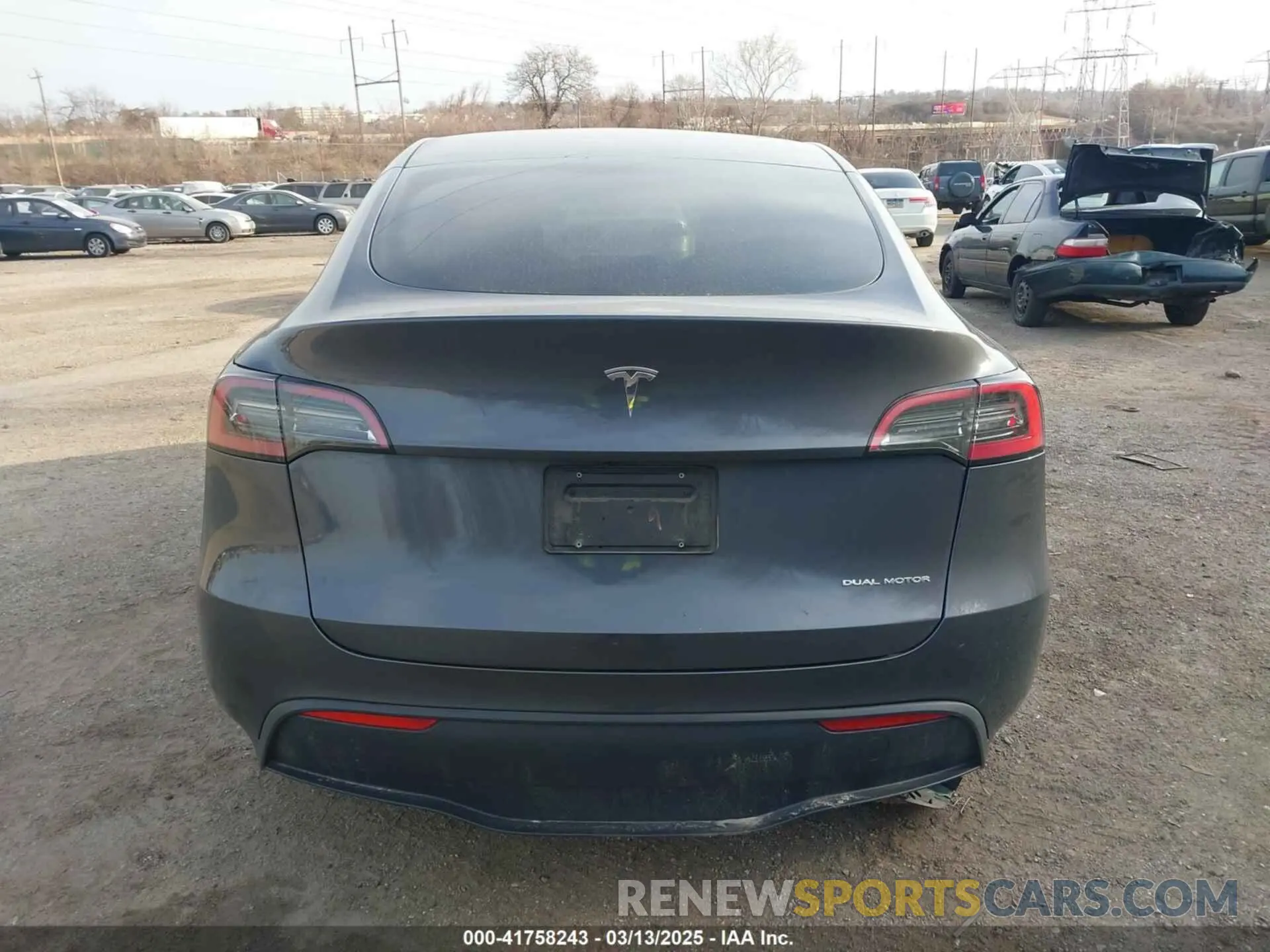 17 Photograph of a damaged car 7SAYGAEEXPF612231 TESLA MODEL Y 2023