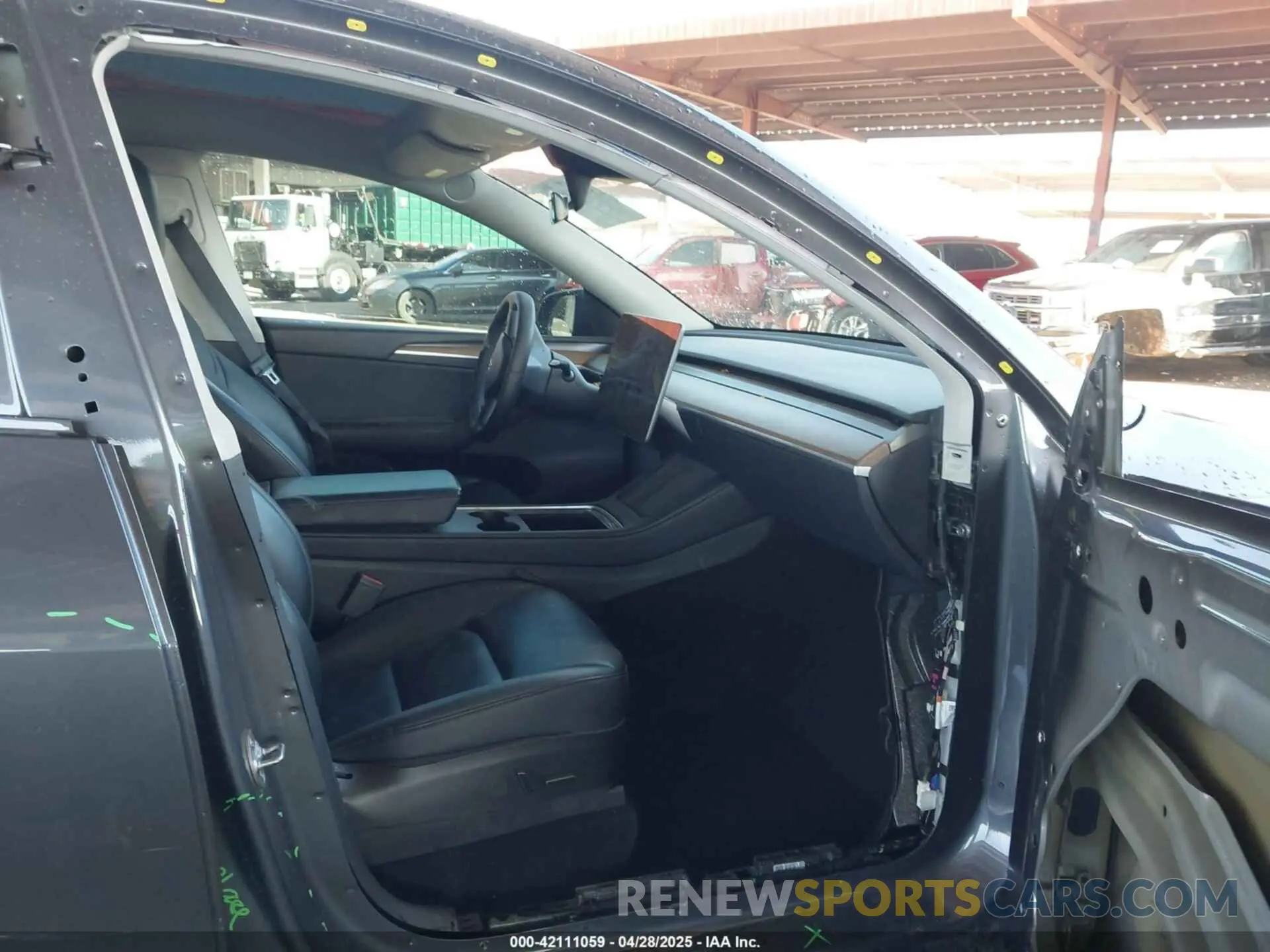 5 Photograph of a damaged car 7SAYGAEEXPF618174 TESLA MODEL Y 2023