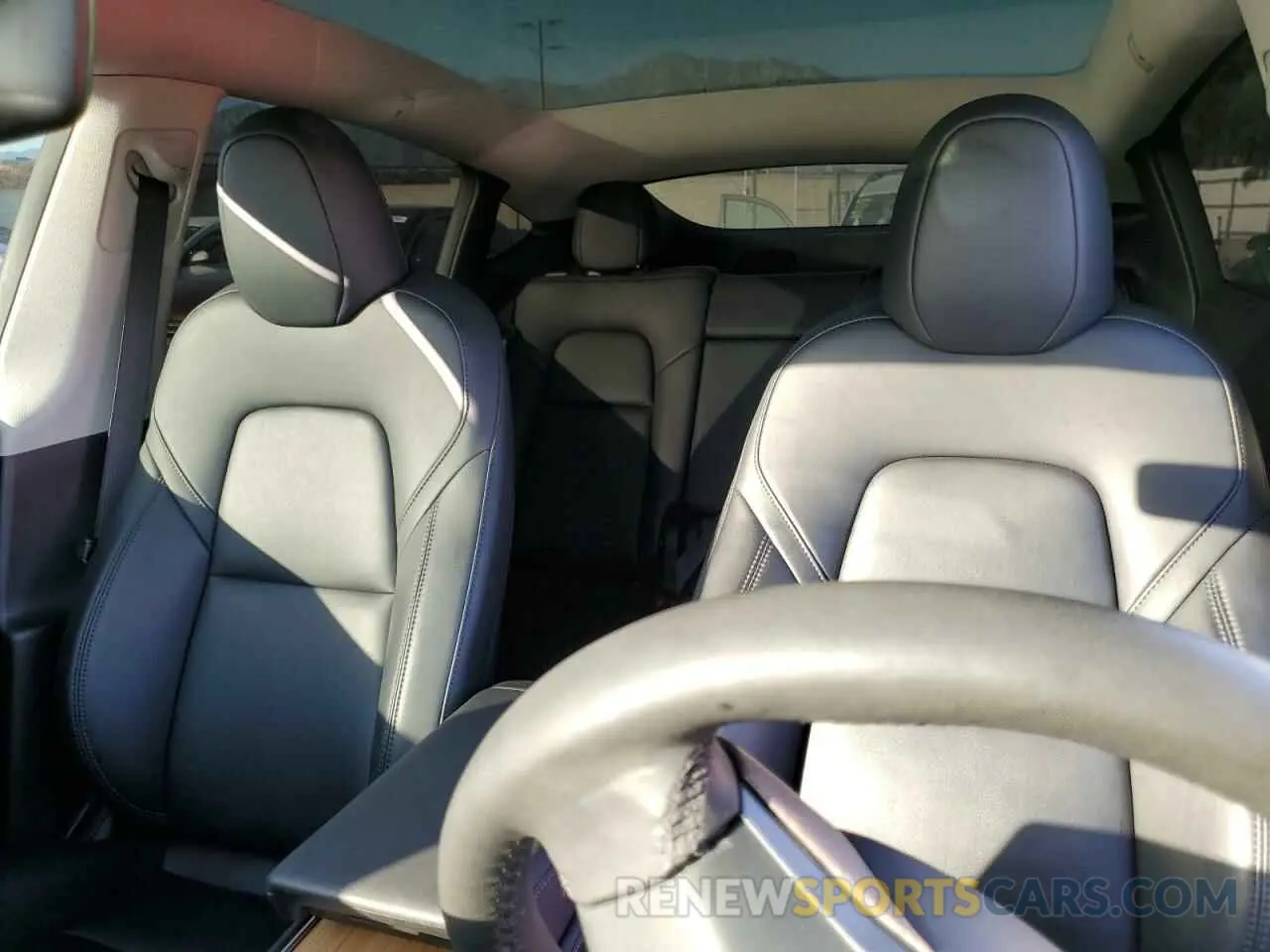 10 Photograph of a damaged car 7SAYGAEEXPF739061 TESLA MODEL Y 2023