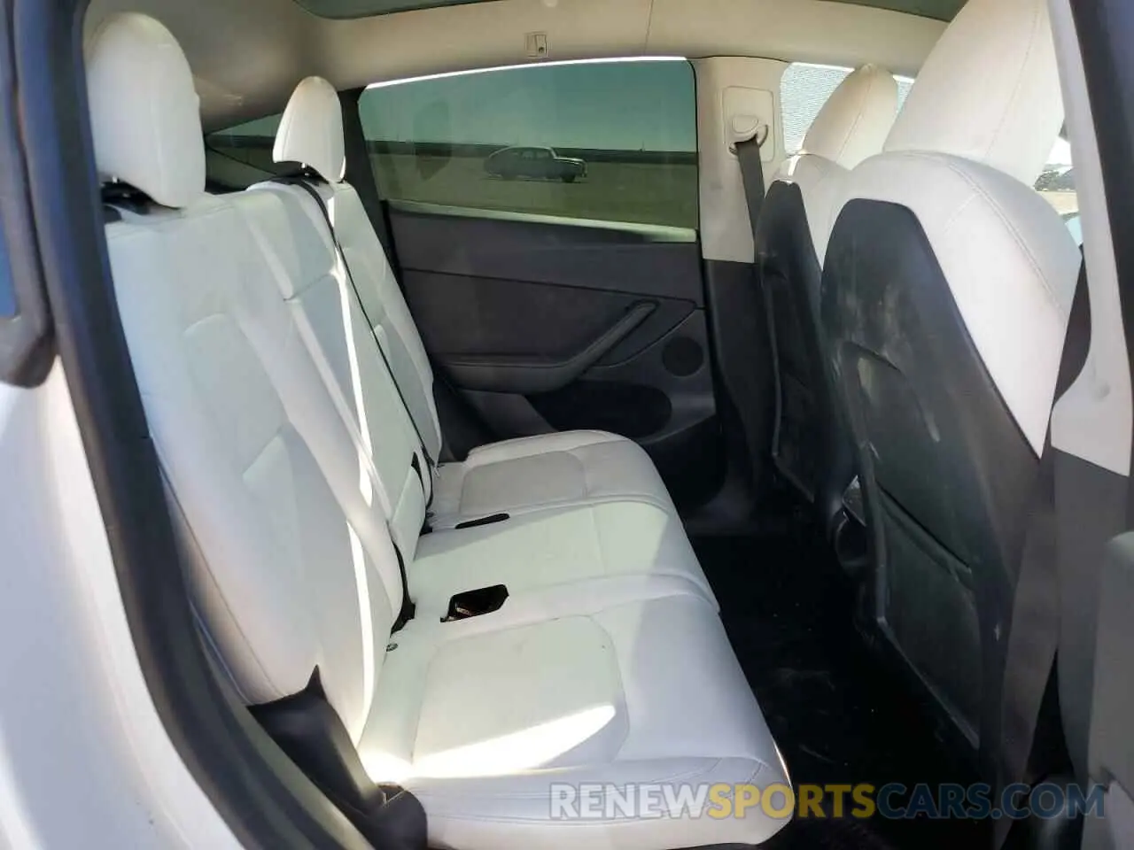 10 Photograph of a damaged car 7SAYGAEEXPF744308 TESLA MODEL Y 2023