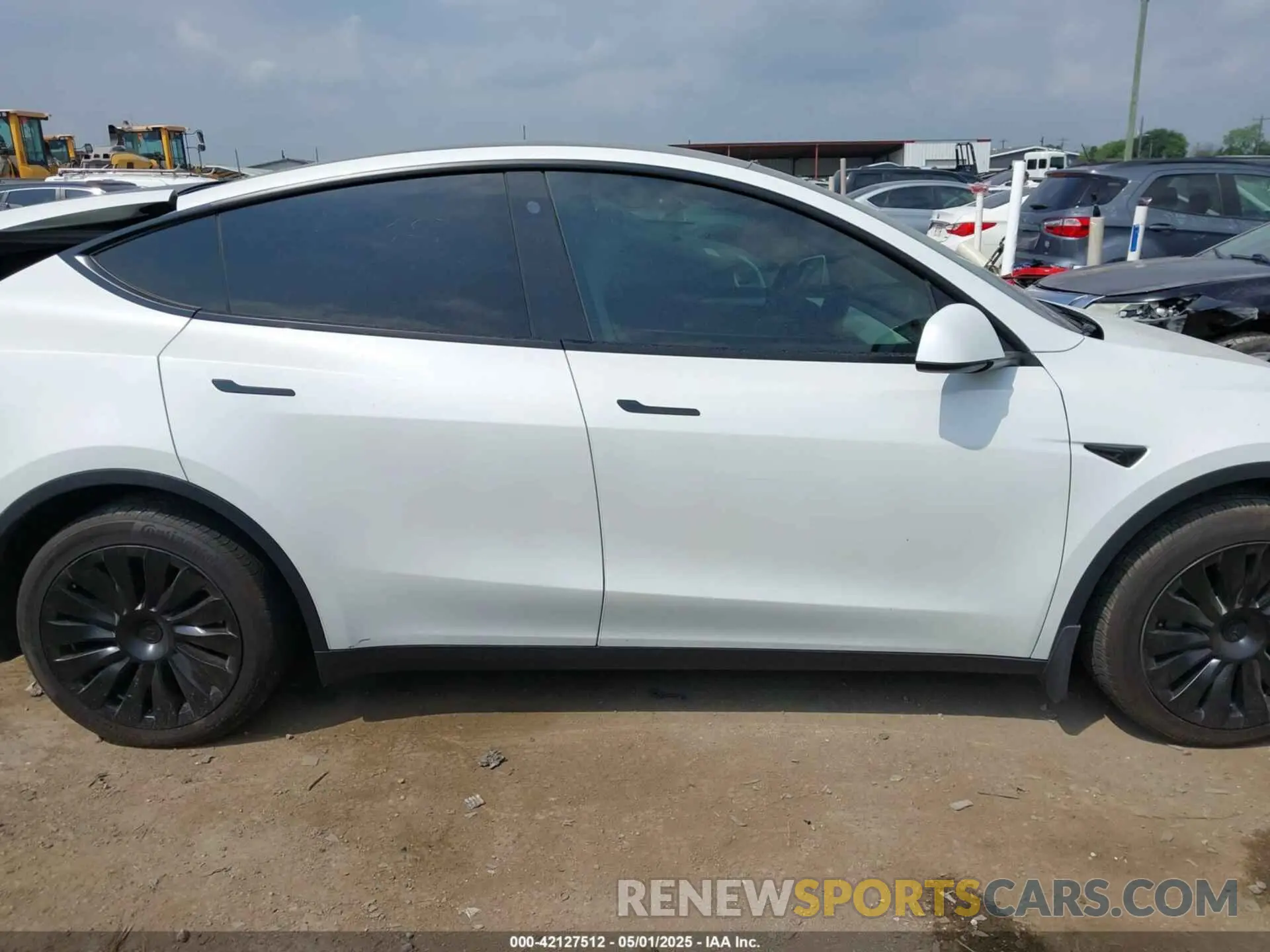 14 Photograph of a damaged car 7SAYGAEEXPF776370 TESLA MODEL Y 2023