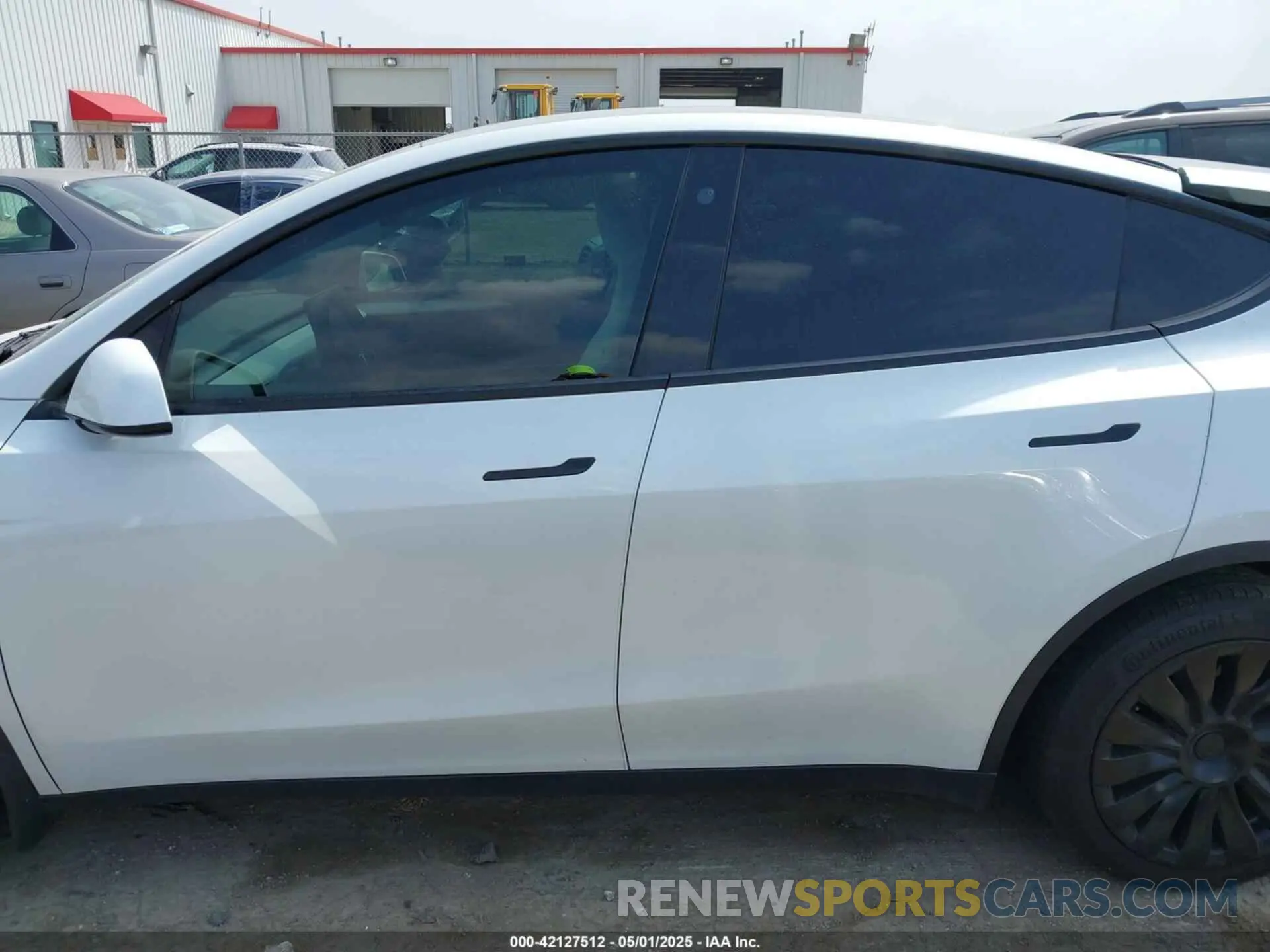 15 Photograph of a damaged car 7SAYGAEEXPF776370 TESLA MODEL Y 2023
