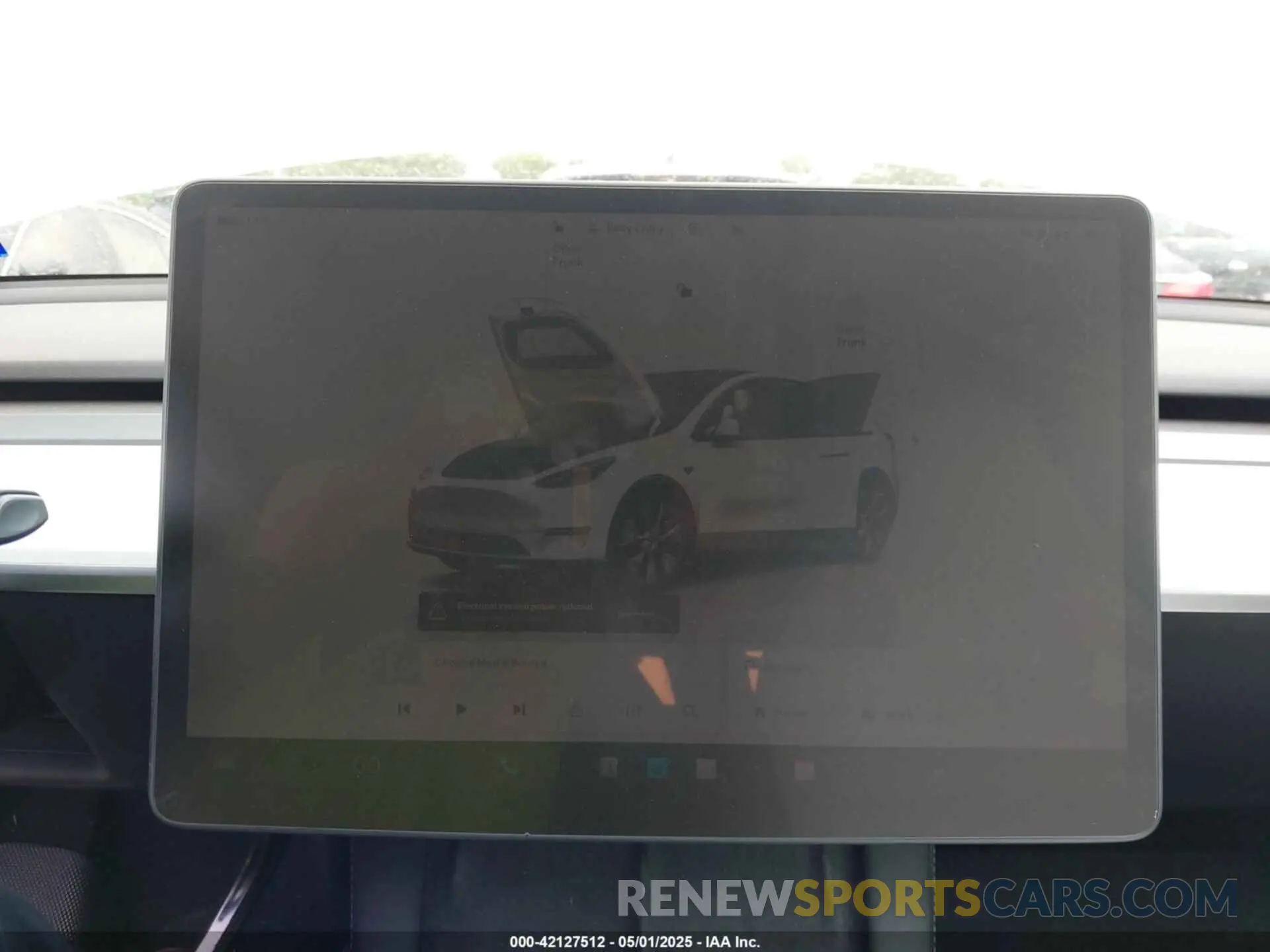 19 Photograph of a damaged car 7SAYGAEEXPF776370 TESLA MODEL Y 2023