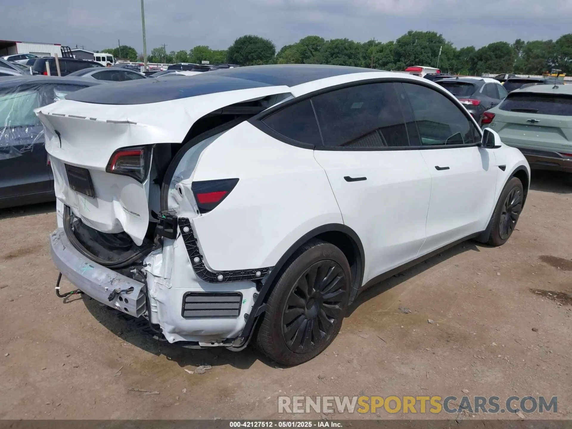 4 Photograph of a damaged car 7SAYGAEEXPF776370 TESLA MODEL Y 2023