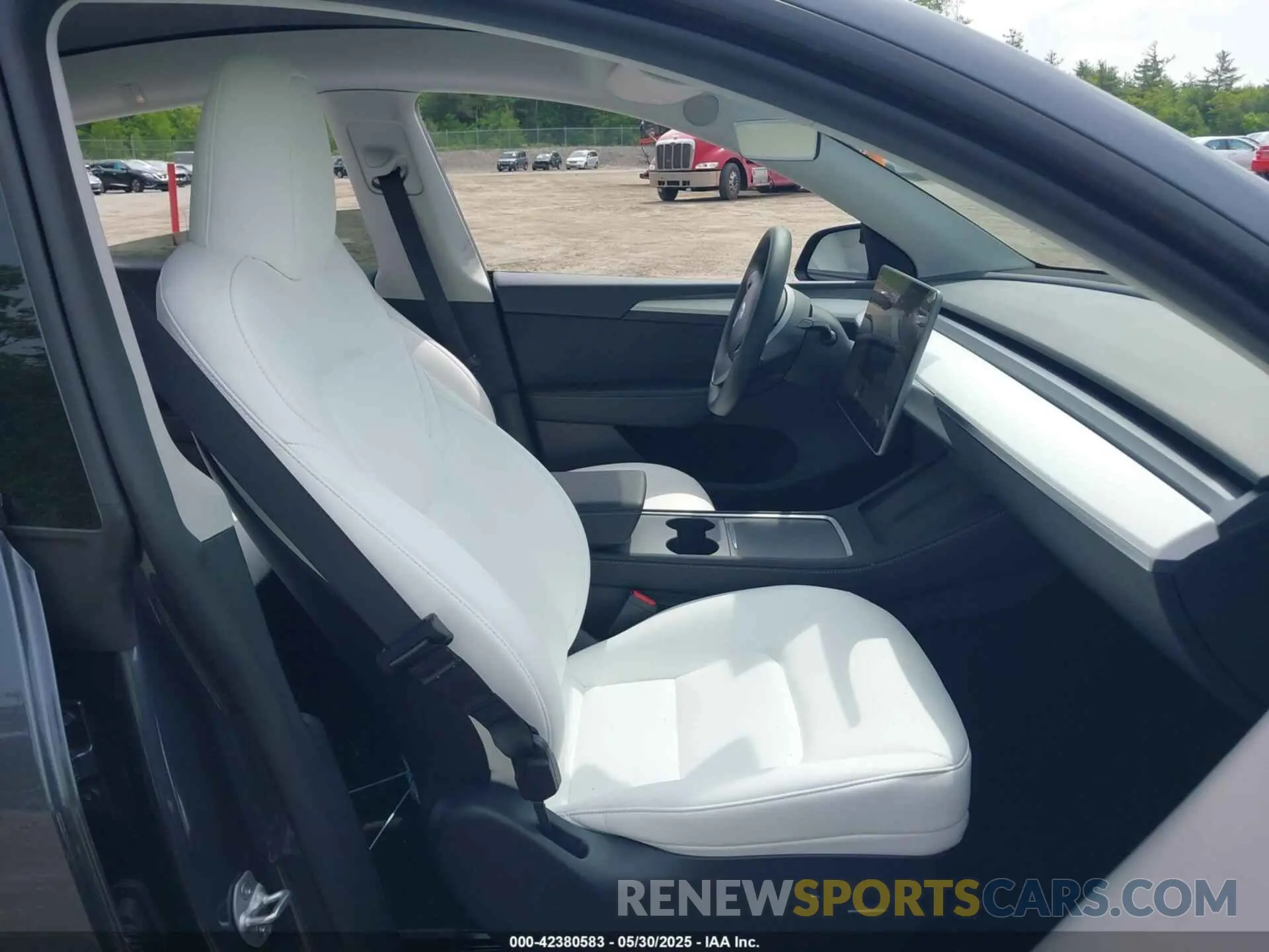 5 Photograph of a damaged car 7SAYGAEEXPF856428 TESLA MODEL Y 2023