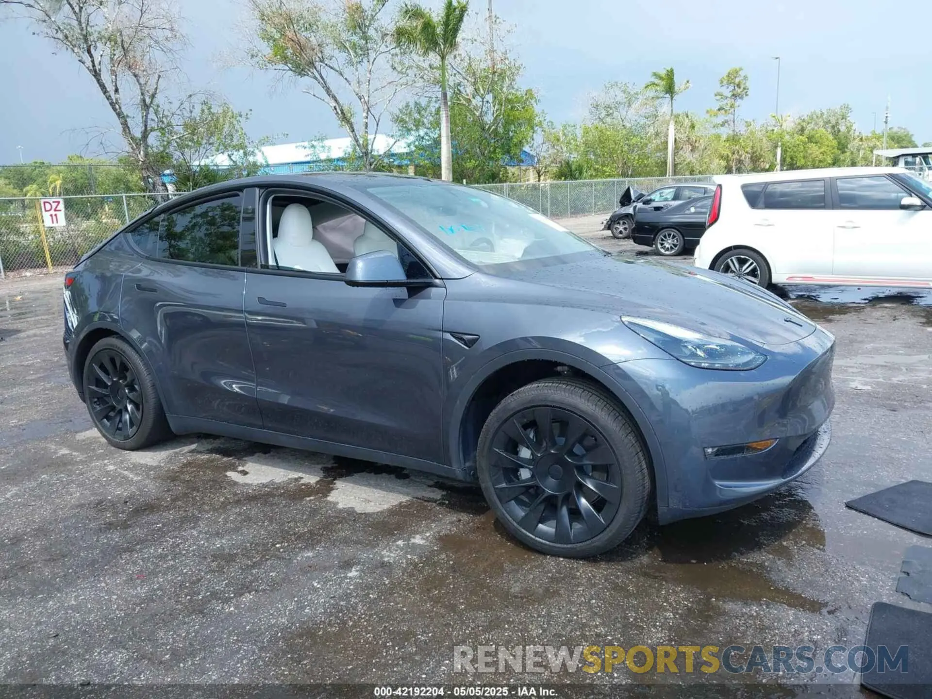 1 Photograph of a damaged car 7SAYGDED0PF947510 TESLA MODEL Y 2023