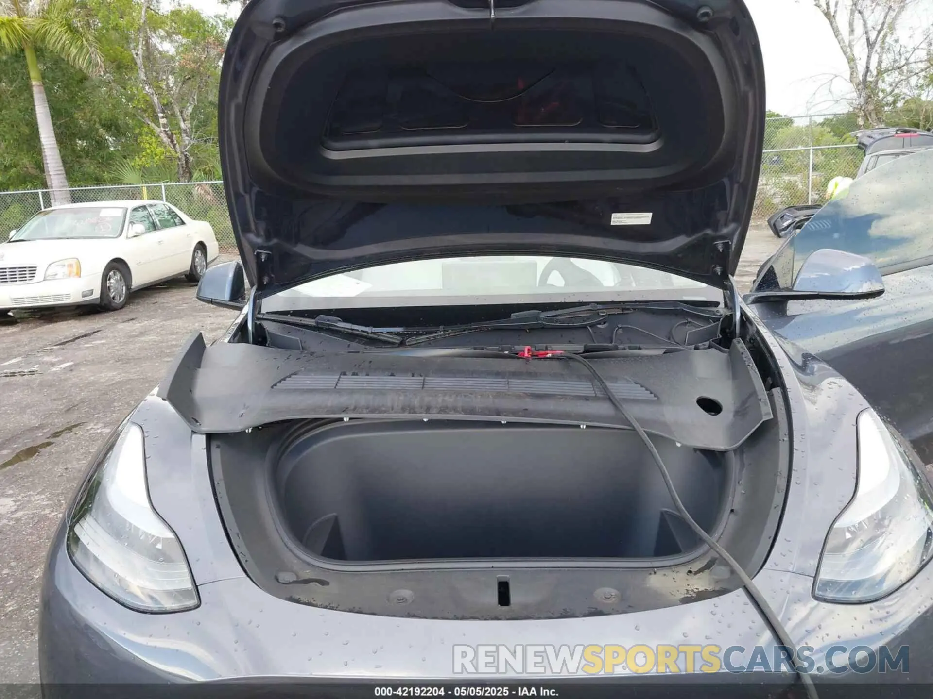 10 Photograph of a damaged car 7SAYGDED0PF947510 TESLA MODEL Y 2023