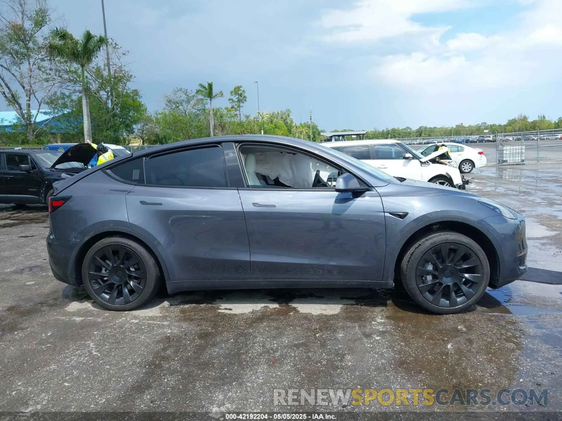 13 Photograph of a damaged car 7SAYGDED0PF947510 TESLA MODEL Y 2023