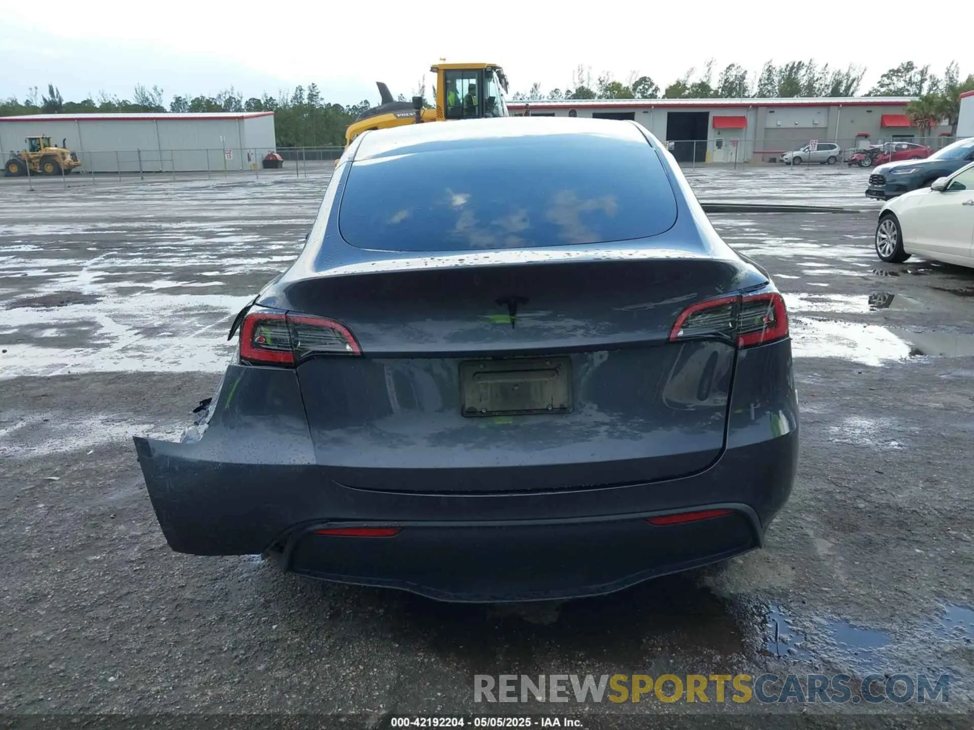 16 Photograph of a damaged car 7SAYGDED0PF947510 TESLA MODEL Y 2023