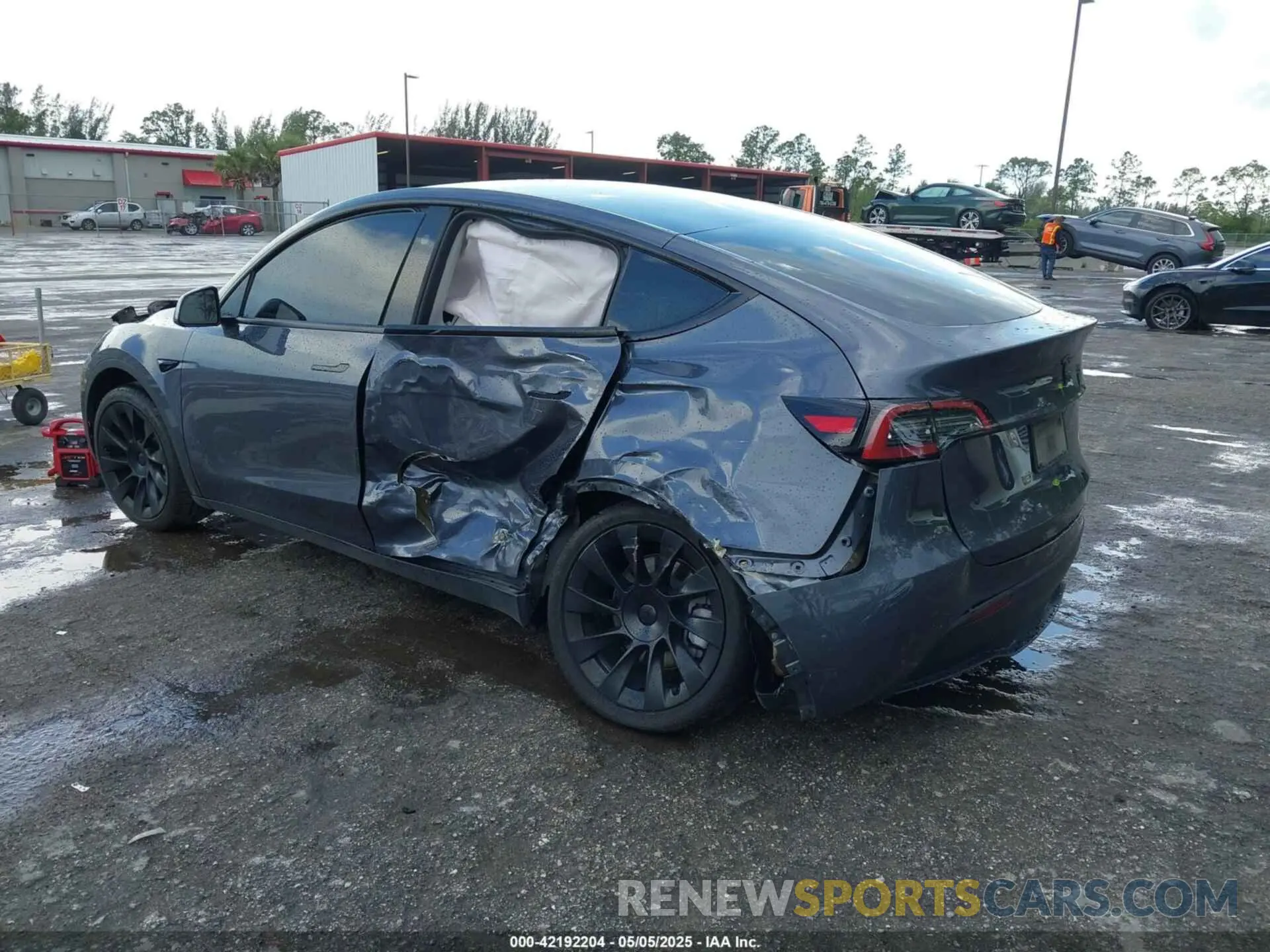 3 Photograph of a damaged car 7SAYGDED0PF947510 TESLA MODEL Y 2023