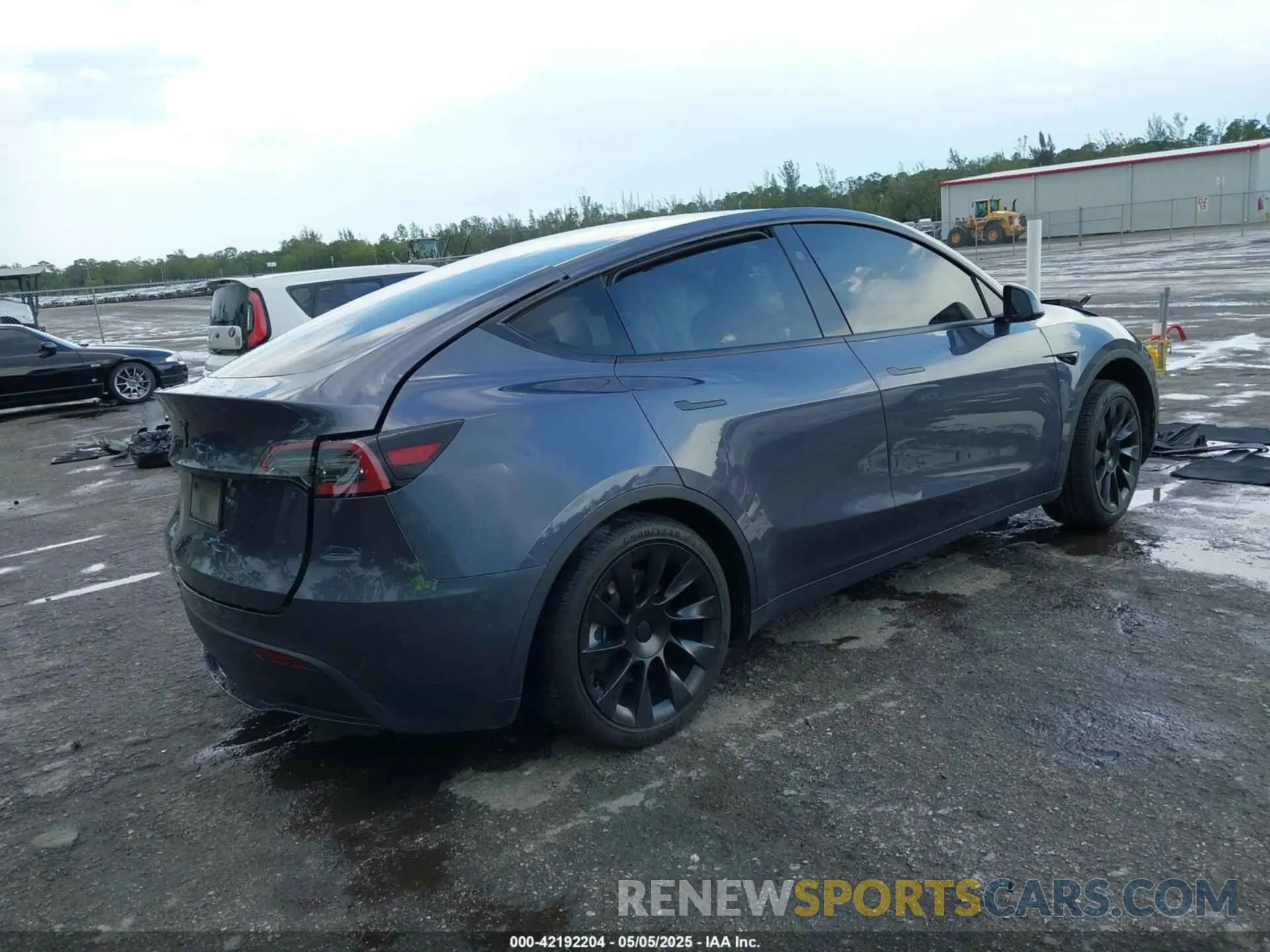 4 Photograph of a damaged car 7SAYGDED0PF947510 TESLA MODEL Y 2023
