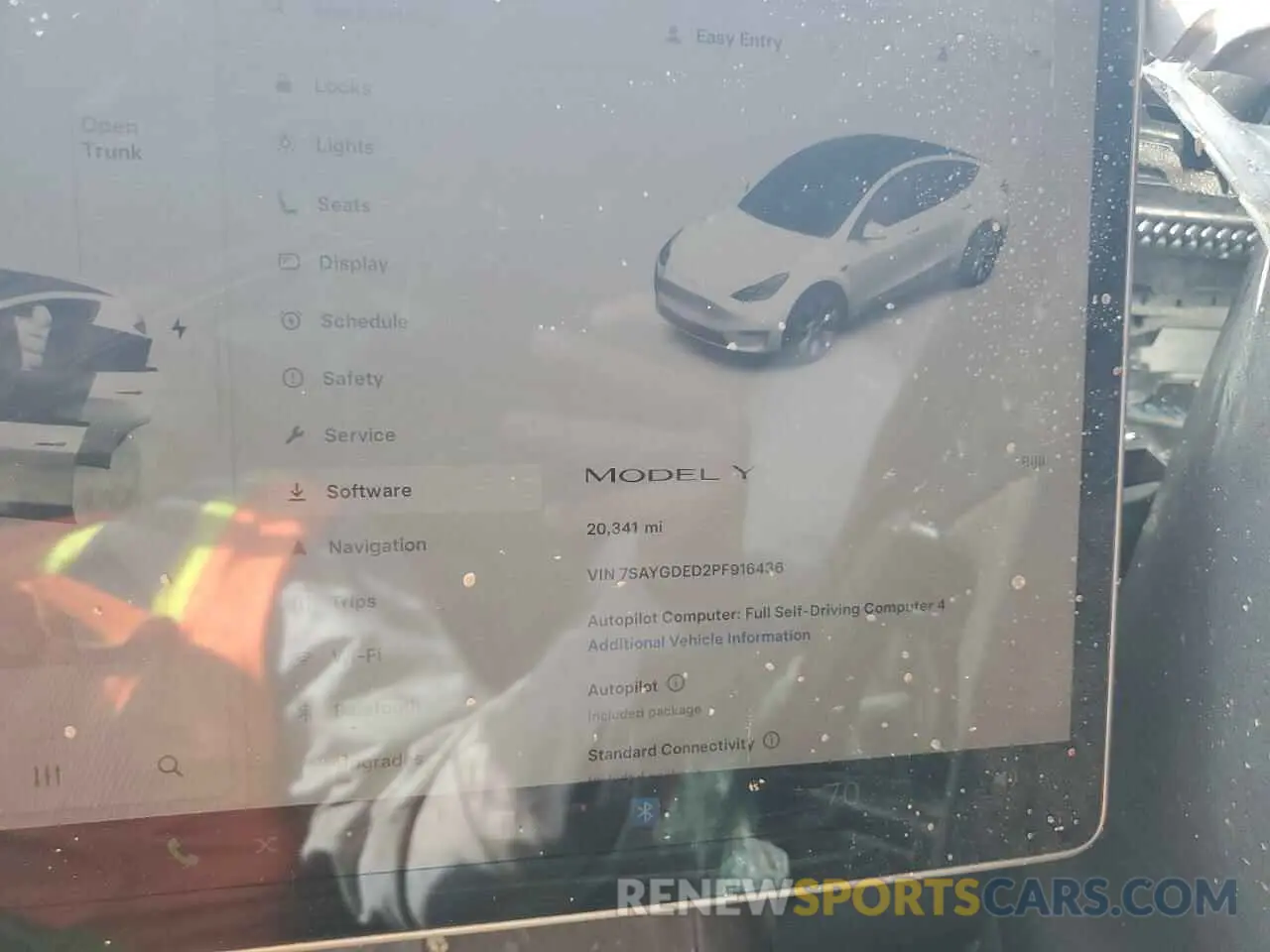9 Photograph of a damaged car 7SAYGDED2PF916436 TESLA MODEL Y 2023