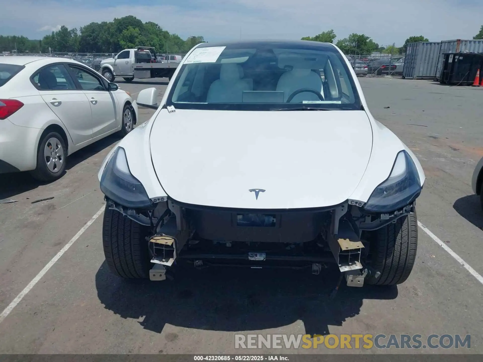 11 Photograph of a damaged car 7SAYGDED2PF931521 TESLA MODEL Y 2023