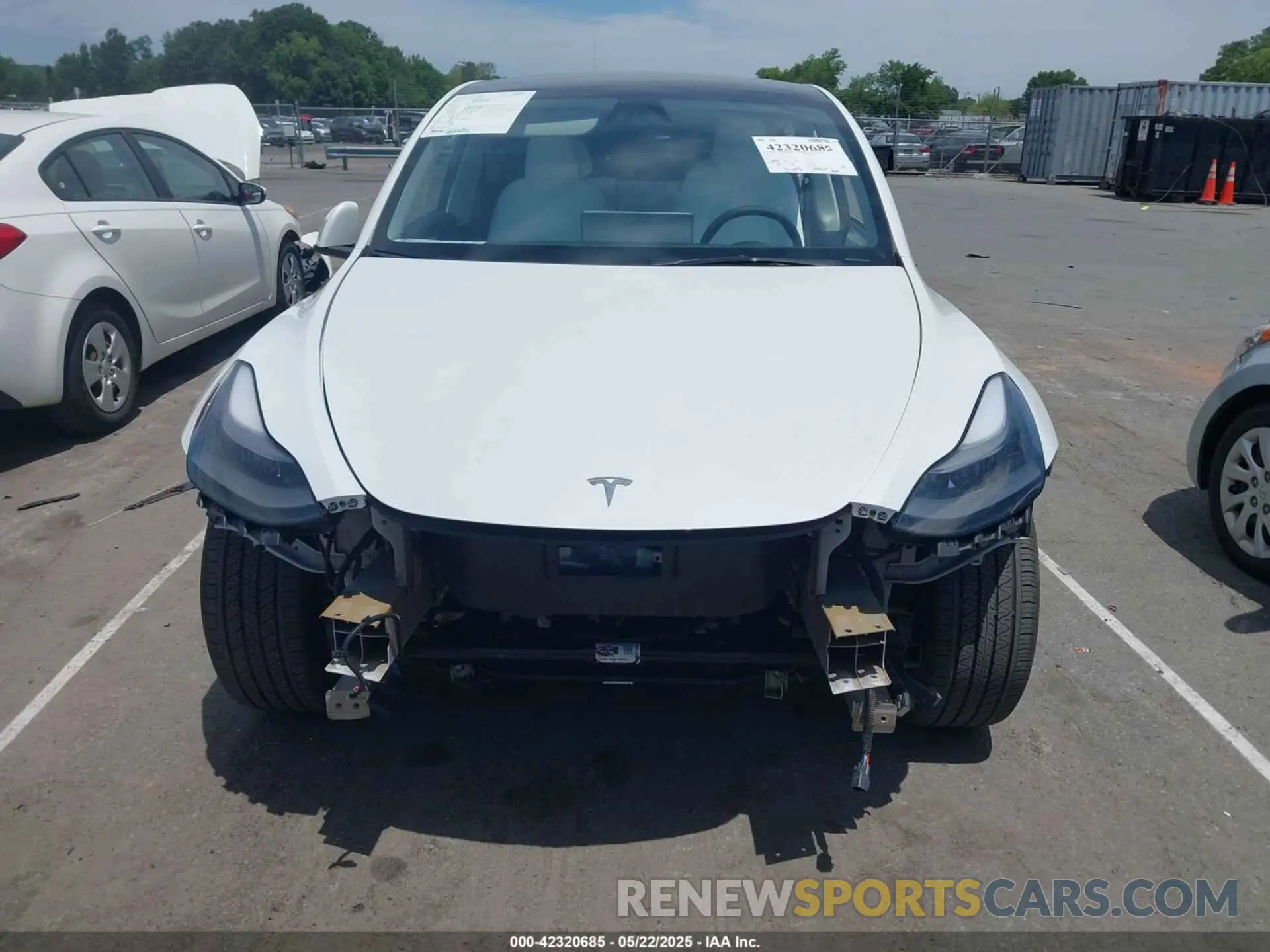6 Photograph of a damaged car 7SAYGDED2PF931521 TESLA MODEL Y 2023