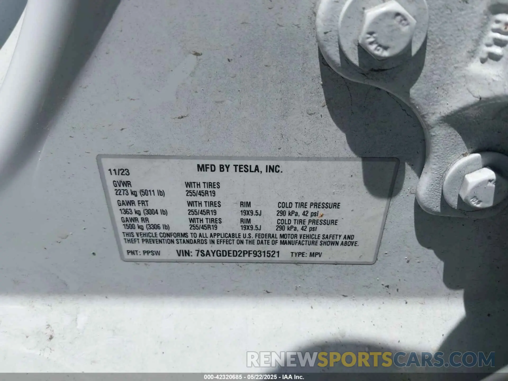 9 Photograph of a damaged car 7SAYGDED2PF931521 TESLA MODEL Y 2023