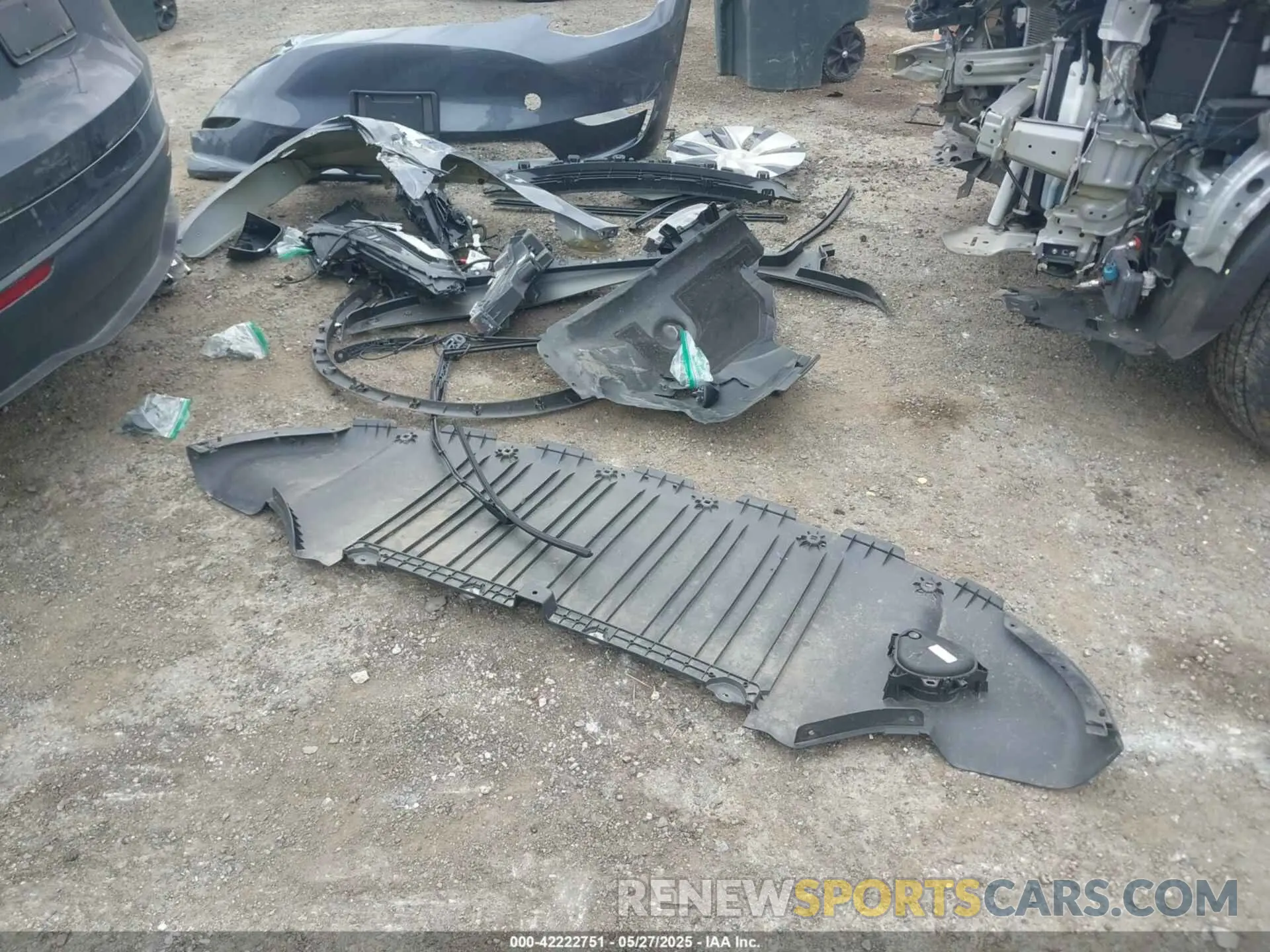 12 Фотография поврежденного автомобиля 7SAYGDED2PF935181 TESLA MODEL Y 2023