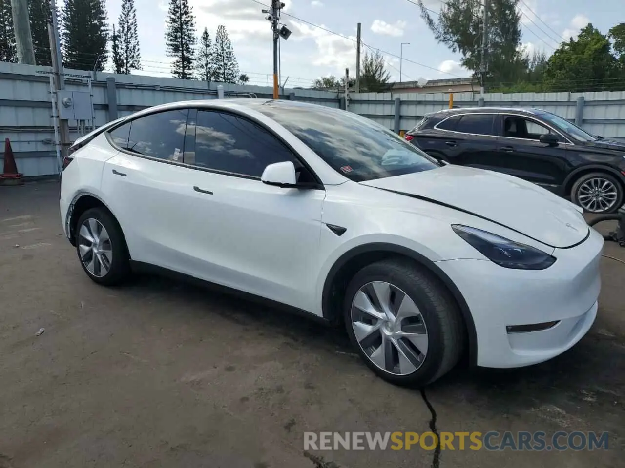 4 Фотография поврежденного автомобиля 7SAYGDED2PF946021 TESLA MODEL Y 2023