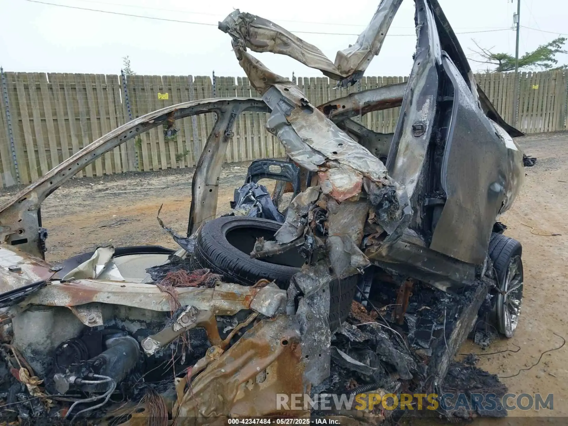 6 Photograph of a damaged car 7SAYGDED2PF946309 TESLA MODEL Y 2023