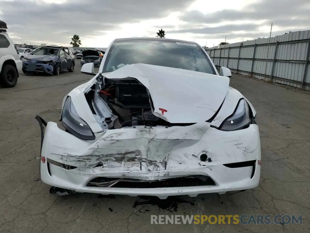 5 Photograph of a damaged car 7SAYGDED2PF956256 TESLA MODEL Y 2023