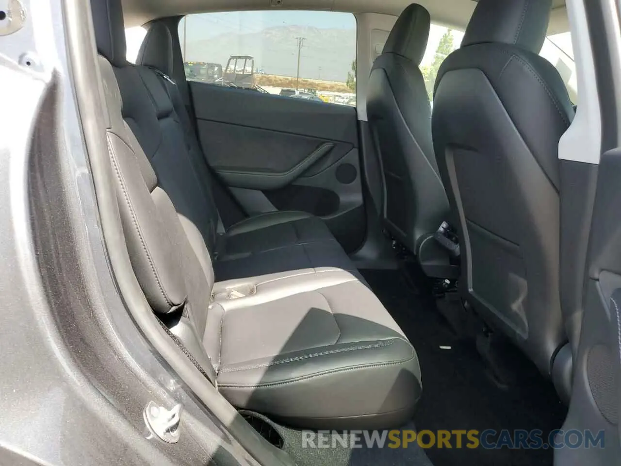 10 Photograph of a damaged car 7SAYGDED2PF979794 TESLA MODEL Y 2023