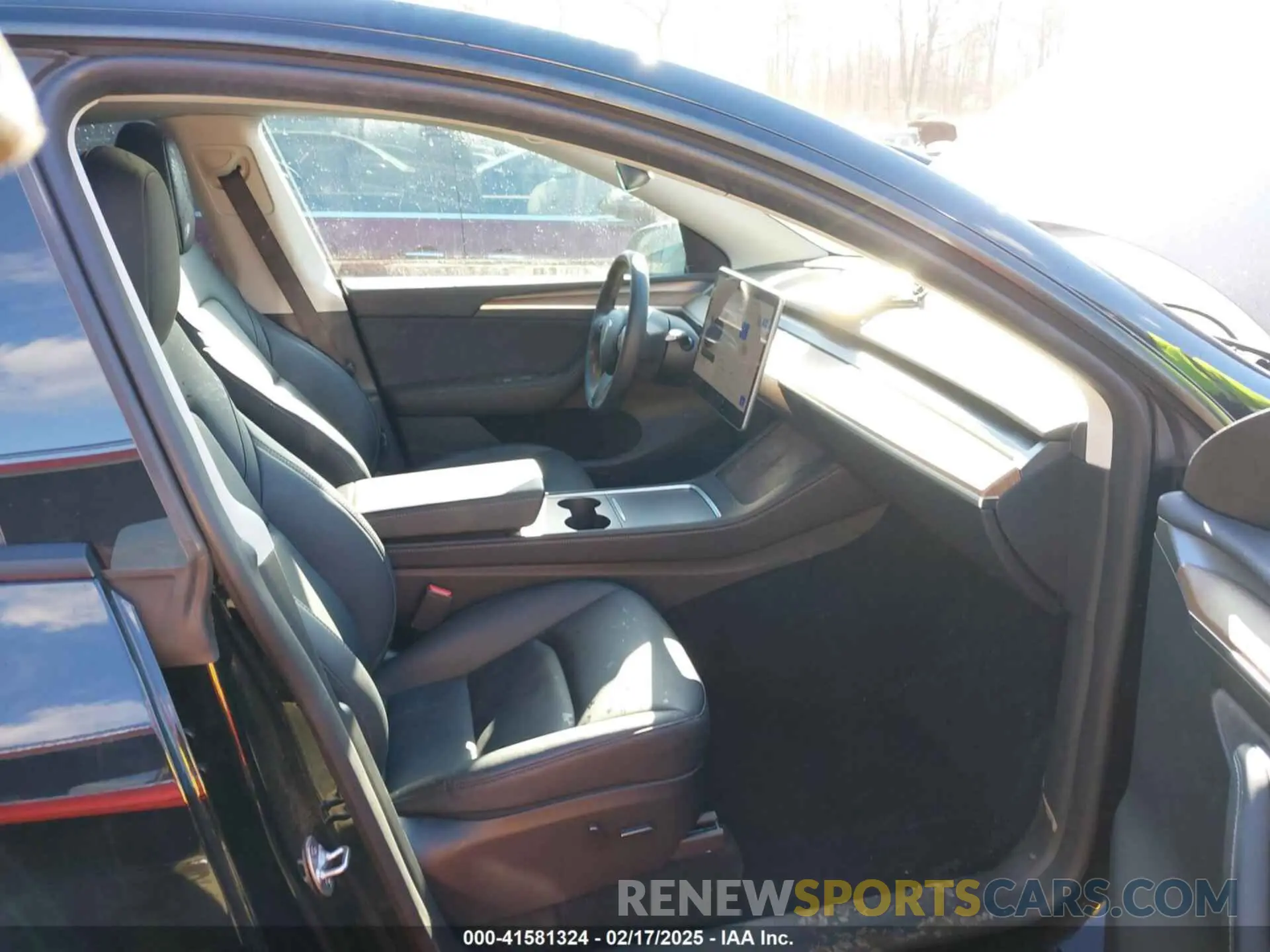 5 Photograph of a damaged car 7SAYGDED3PF931172 TESLA MODEL Y 2023
