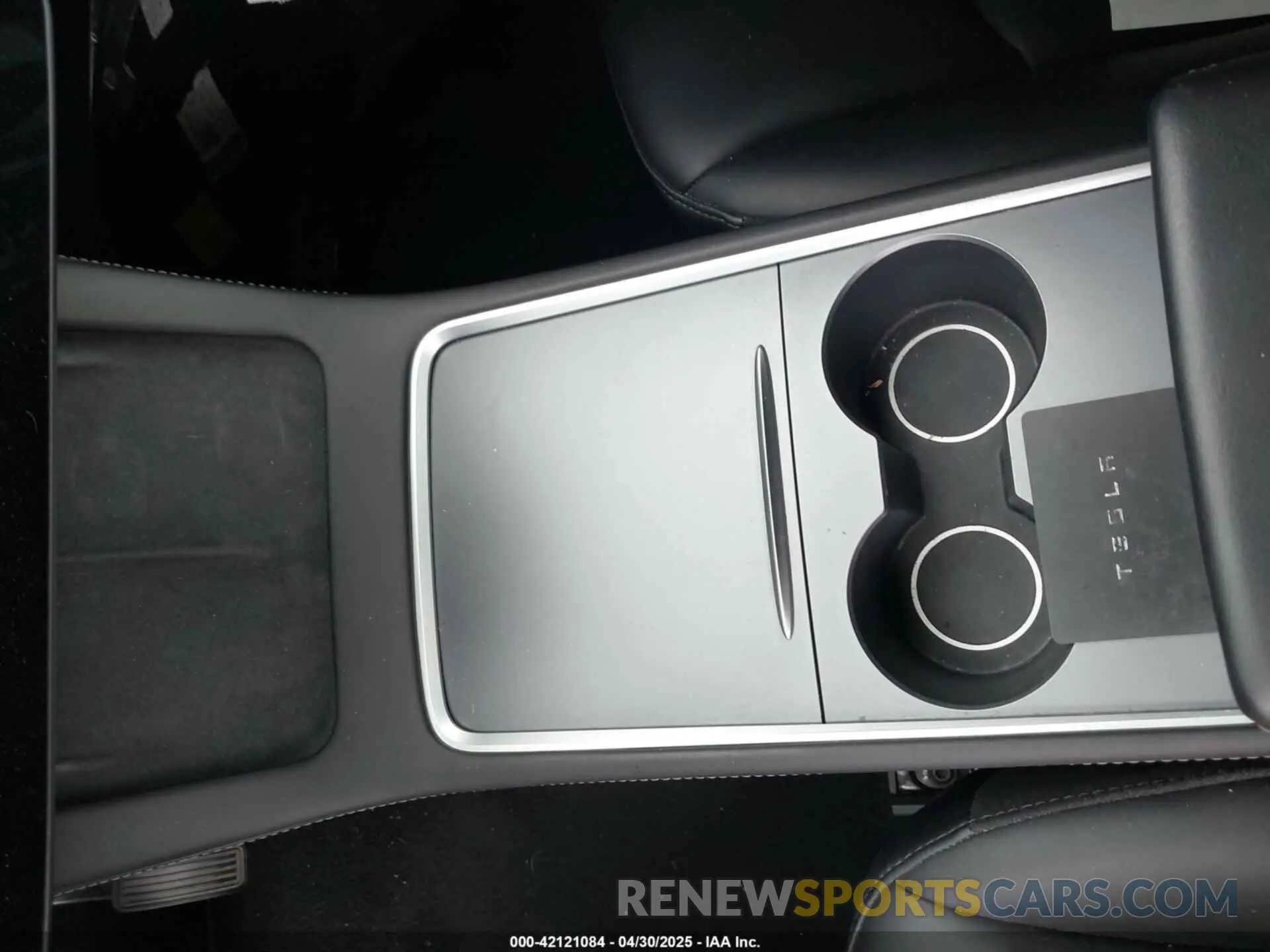 11 Photograph of a damaged car 7SAYGDED3PF962583 TESLA MODEL Y 2023