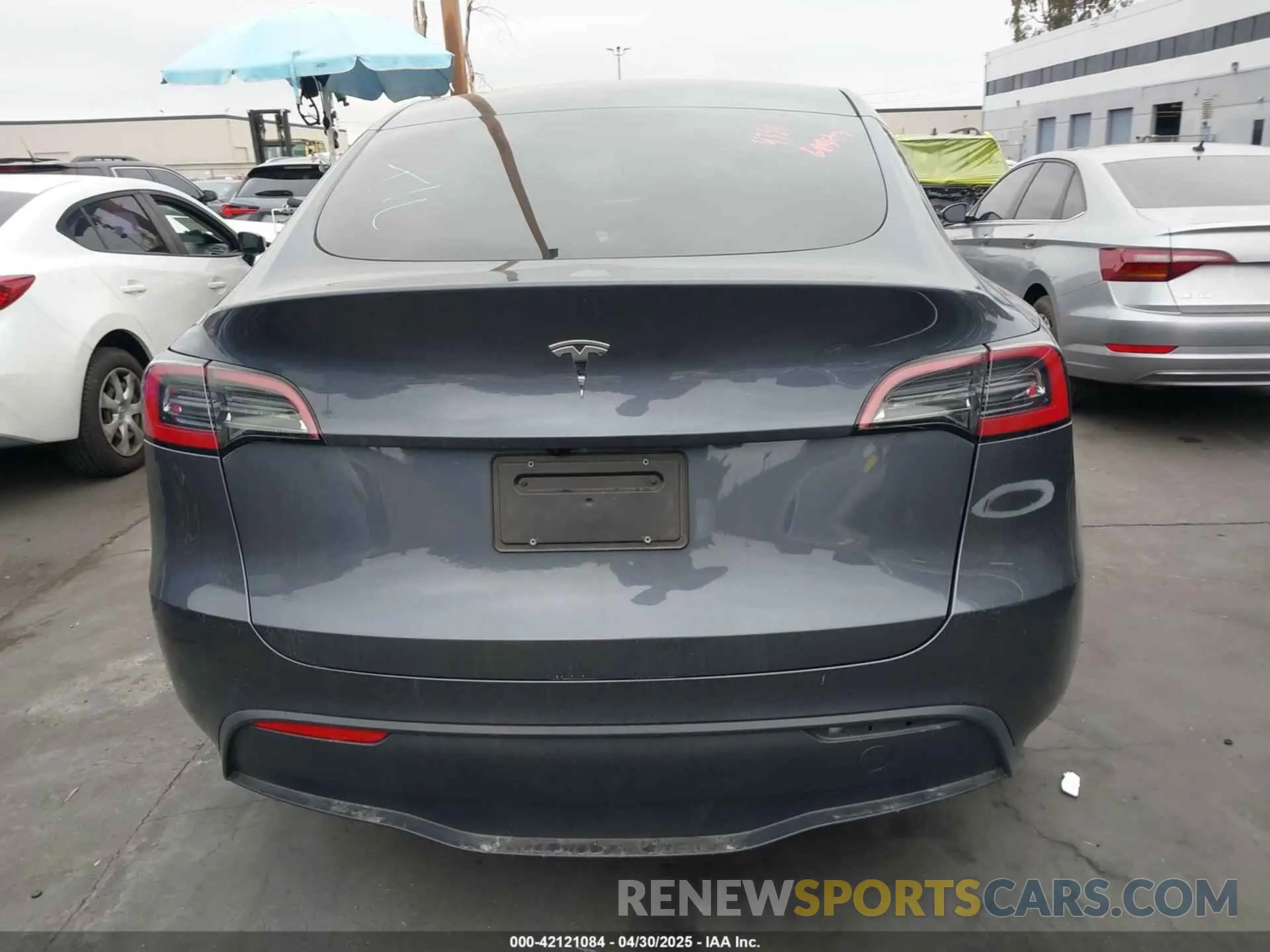 17 Photograph of a damaged car 7SAYGDED3PF962583 TESLA MODEL Y 2023