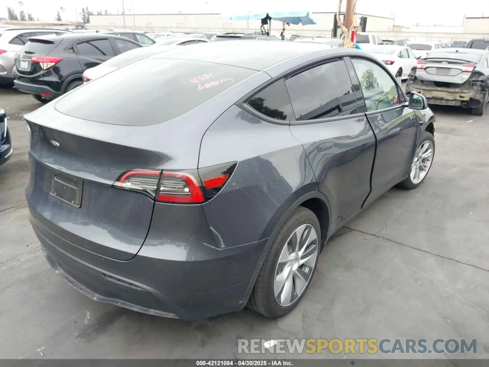 4 Photograph of a damaged car 7SAYGDED3PF962583 TESLA MODEL Y 2023