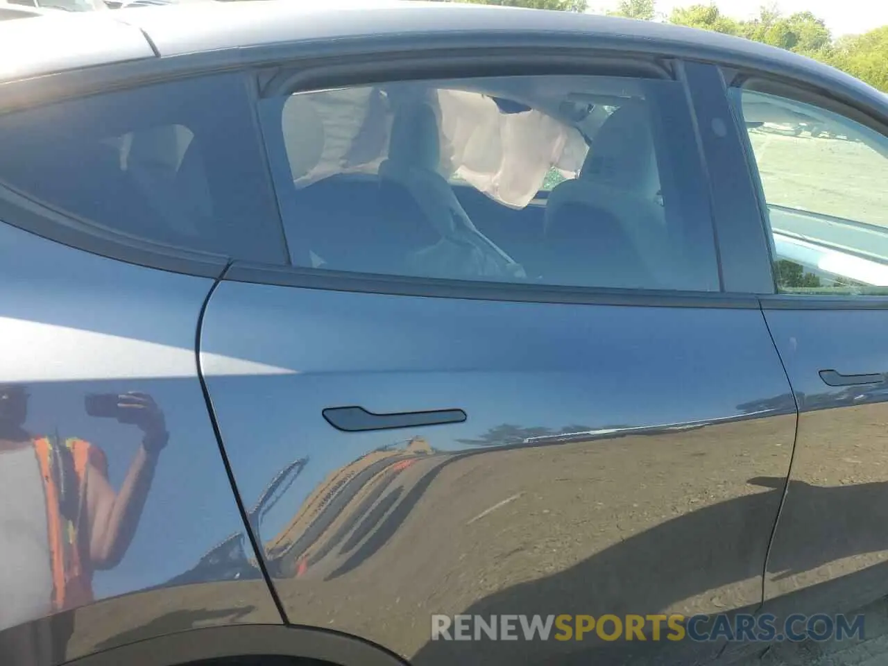 10 Photograph of a damaged car 7SAYGDED6PF930615 TESLA MODEL Y 2023