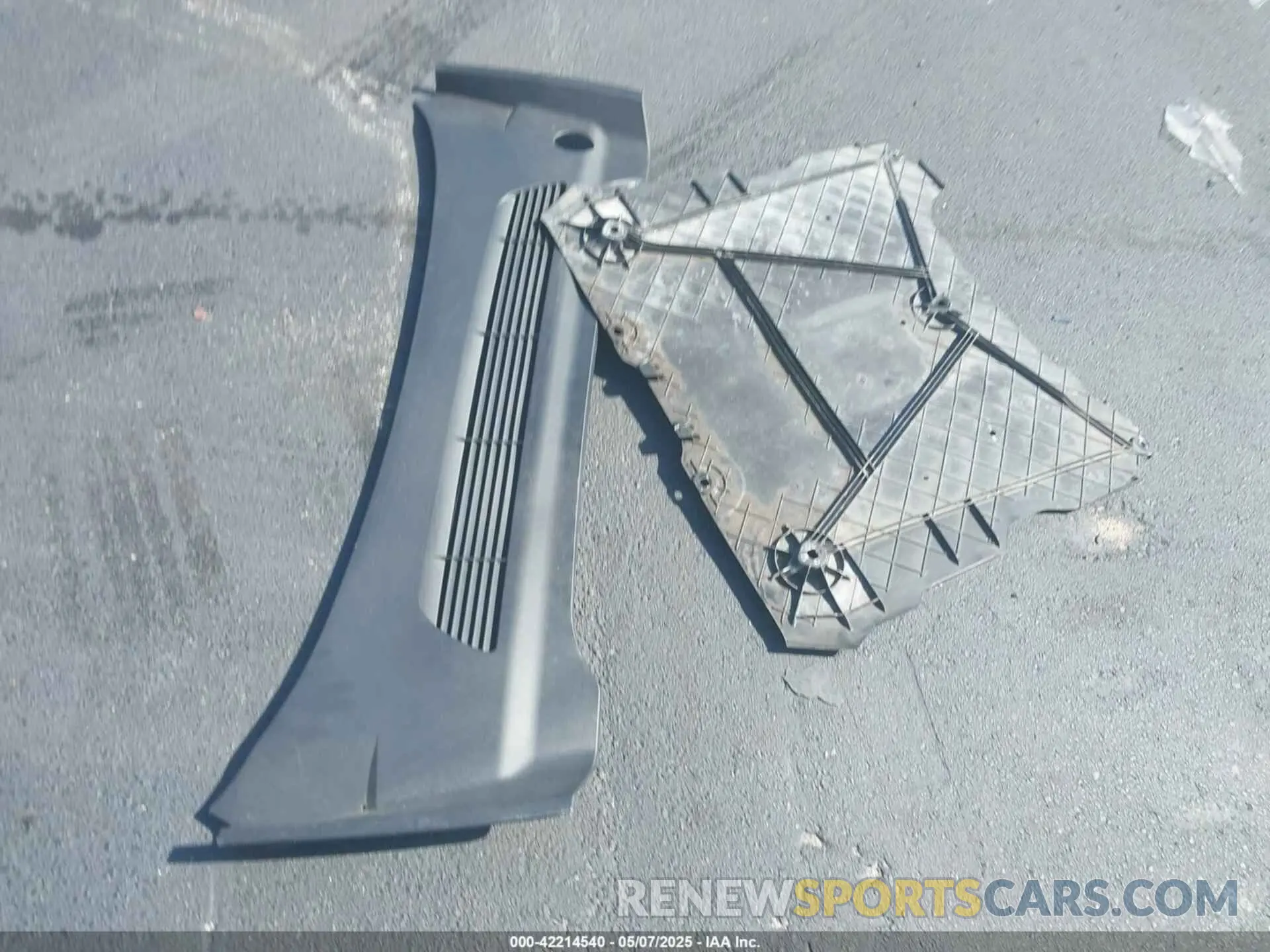 11 Photograph of a damaged car 7SAYGDED7PF945916 TESLA MODEL Y 2023