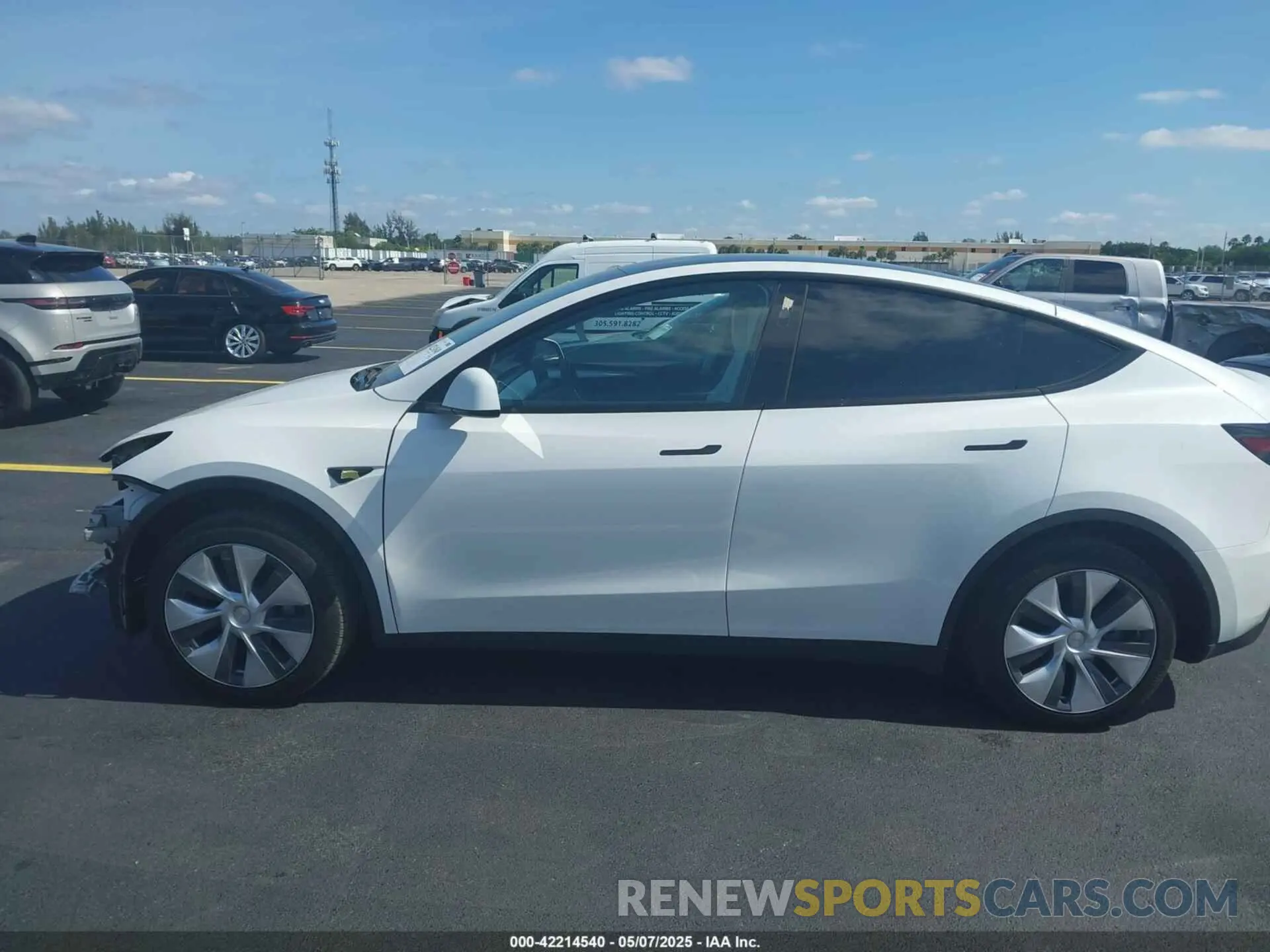 14 Photograph of a damaged car 7SAYGDED7PF945916 TESLA MODEL Y 2023