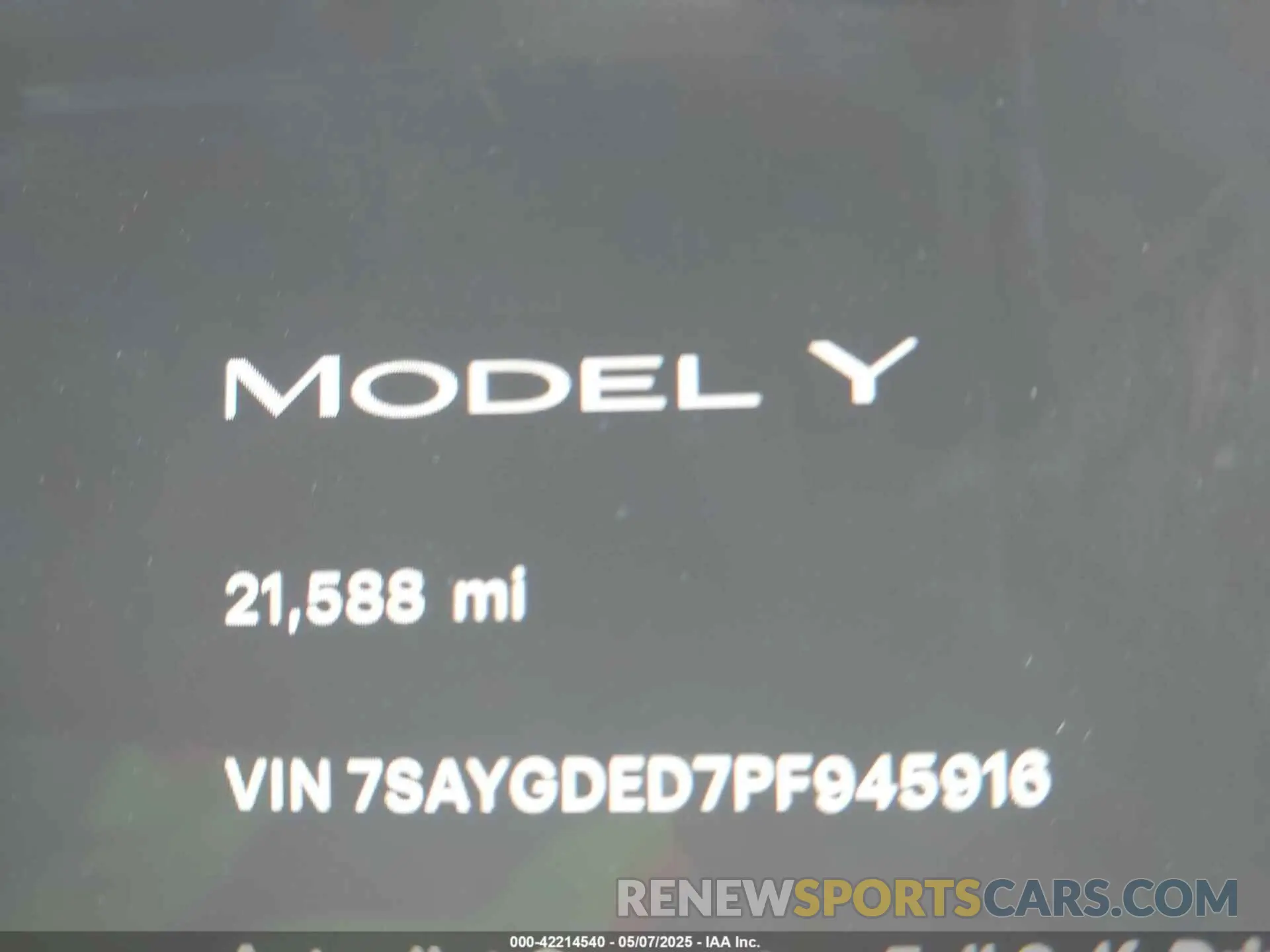 15 Photograph of a damaged car 7SAYGDED7PF945916 TESLA MODEL Y 2023