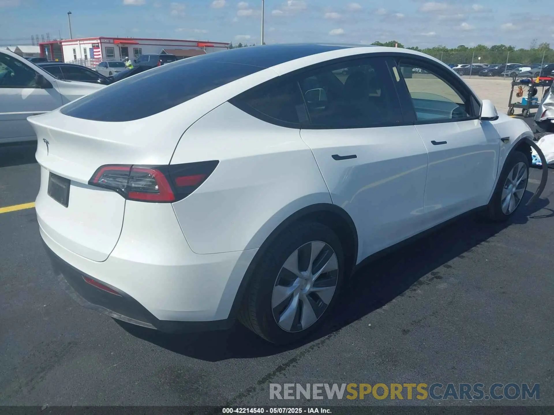 4 Photograph of a damaged car 7SAYGDED7PF945916 TESLA MODEL Y 2023