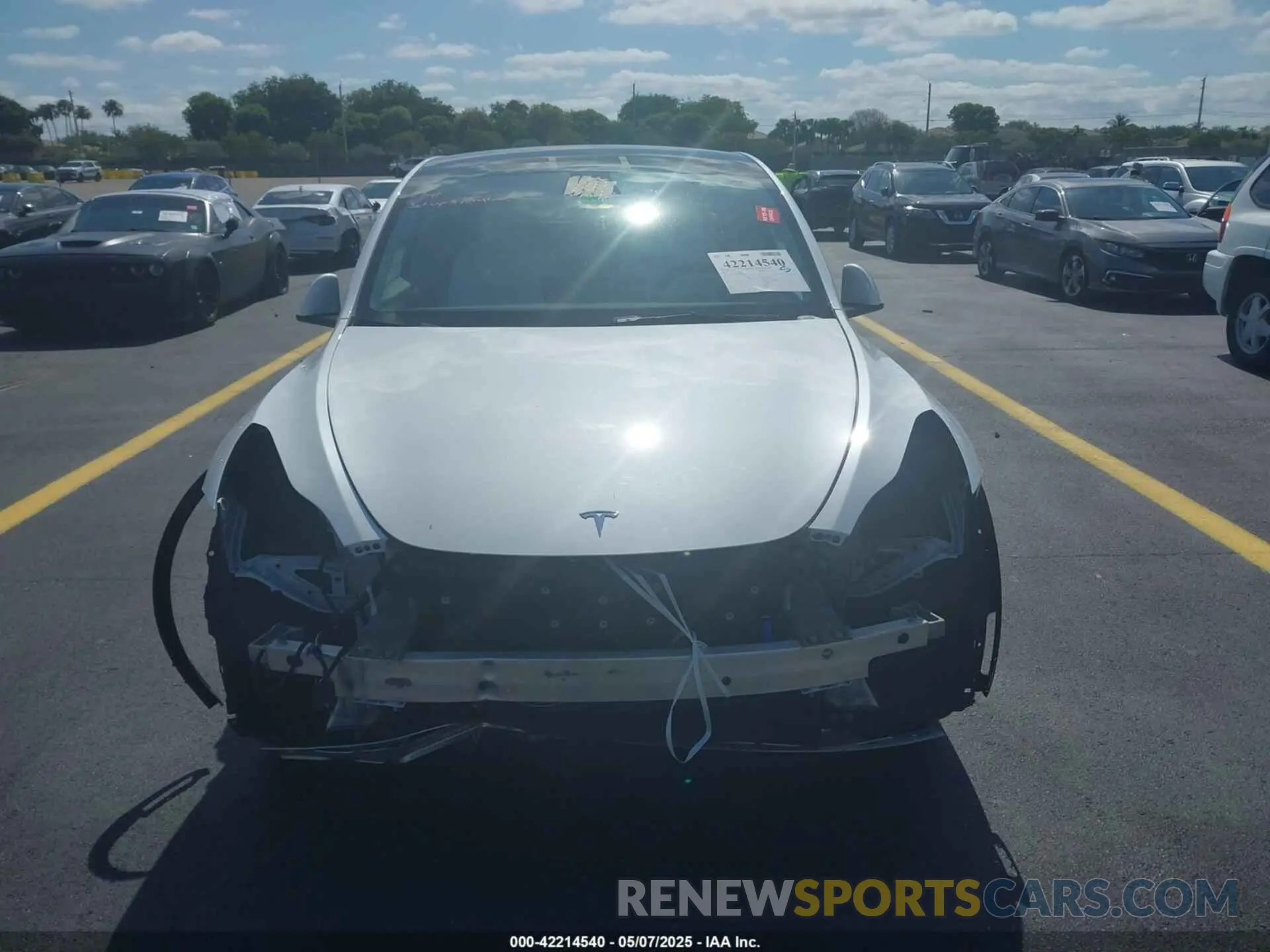 6 Photograph of a damaged car 7SAYGDED7PF945916 TESLA MODEL Y 2023