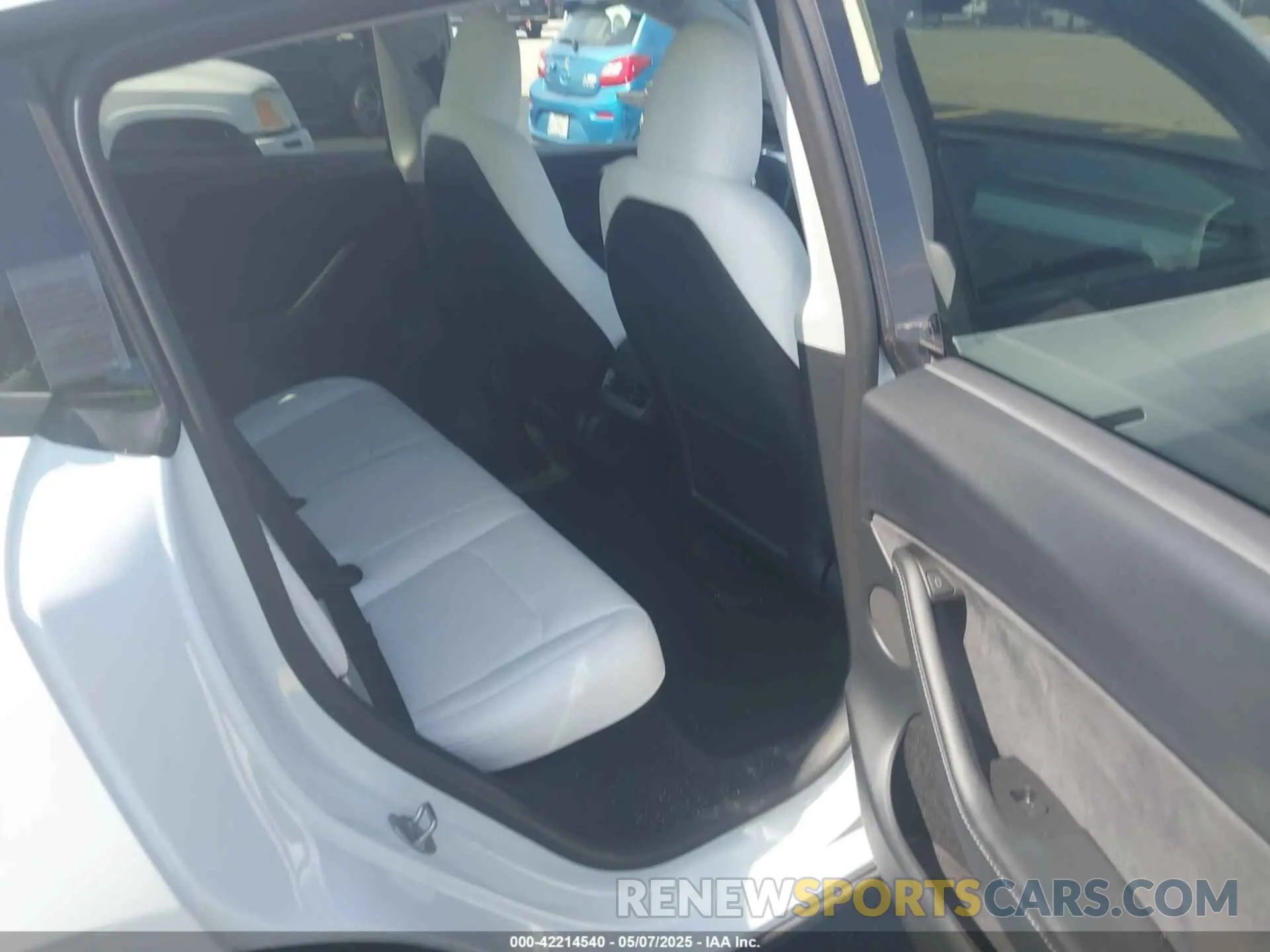 8 Photograph of a damaged car 7SAYGDED7PF945916 TESLA MODEL Y 2023
