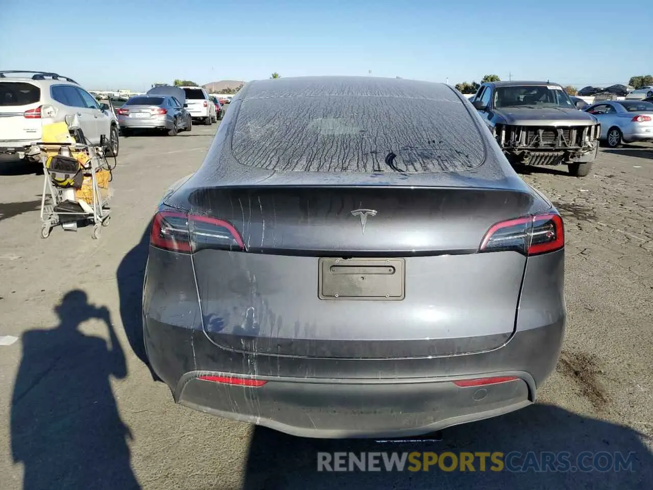 6 Photograph of a damaged car 7SAYGDEDXPF933727 TESLA MODEL Y 2023