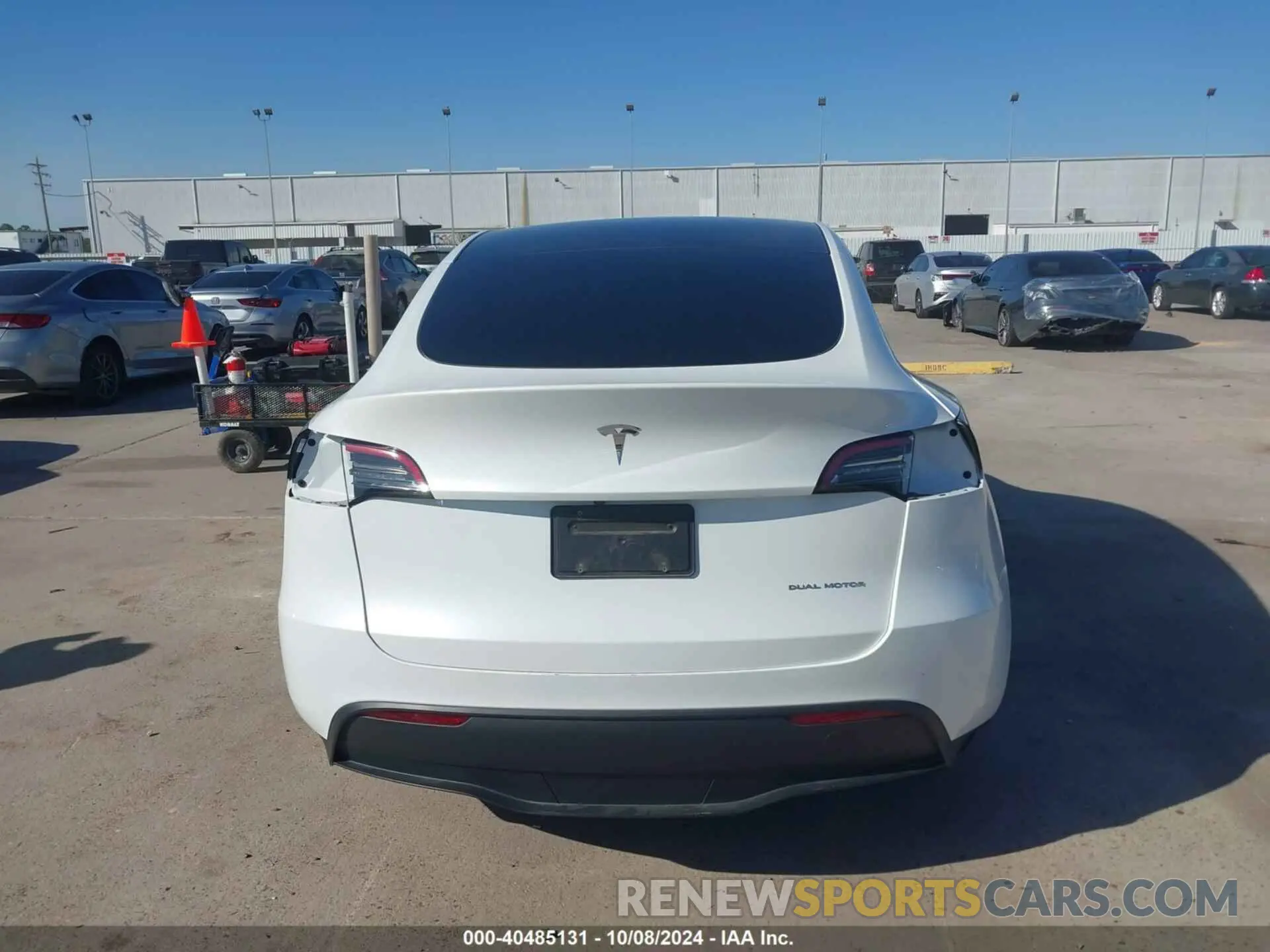 17 Photograph of a damaged car 7SAYGDEE0PA030461 TESLA MODEL Y 2023