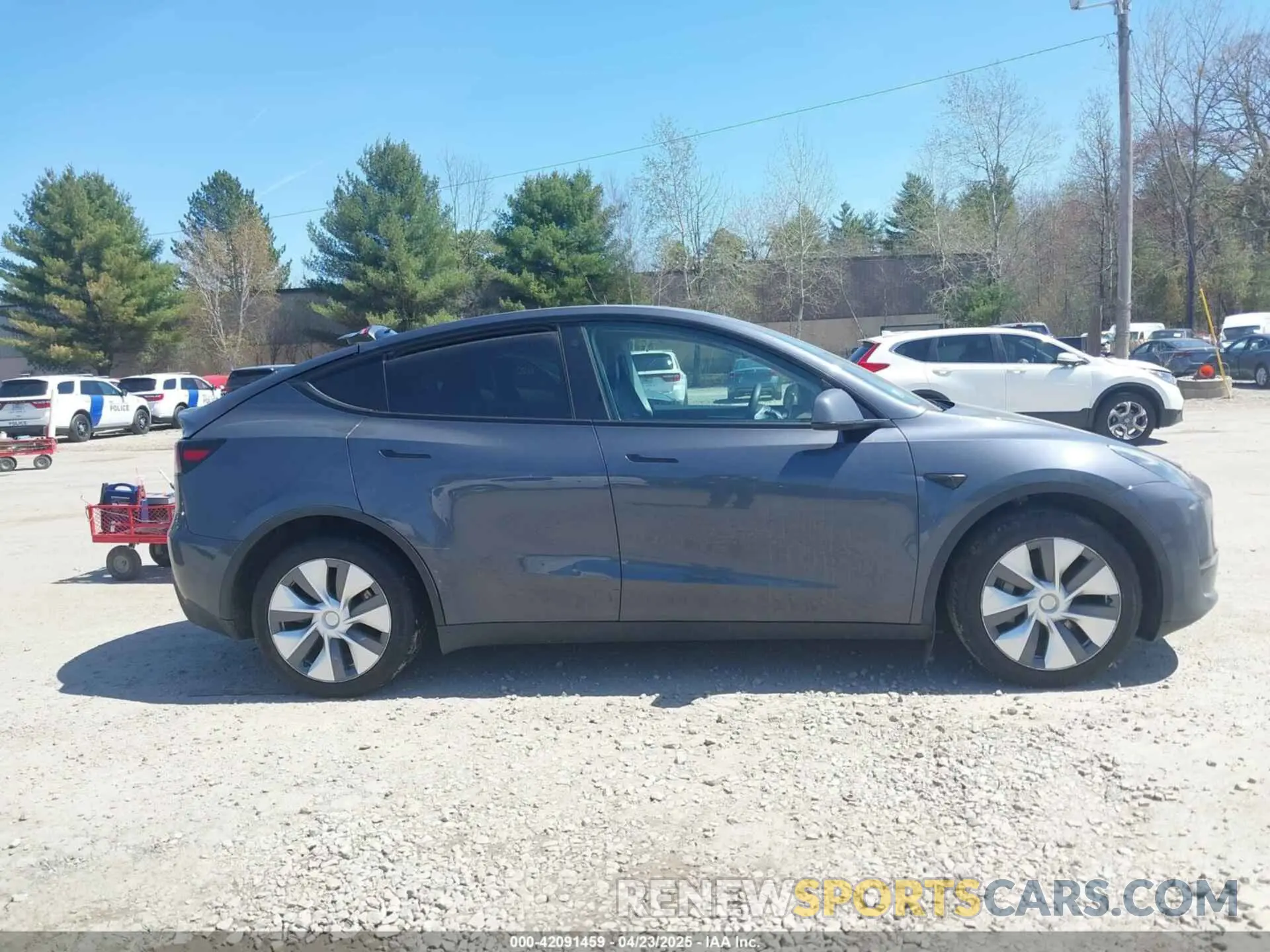 13 Photograph of a damaged car 7SAYGDEE0PA033019 TESLA MODEL Y 2023