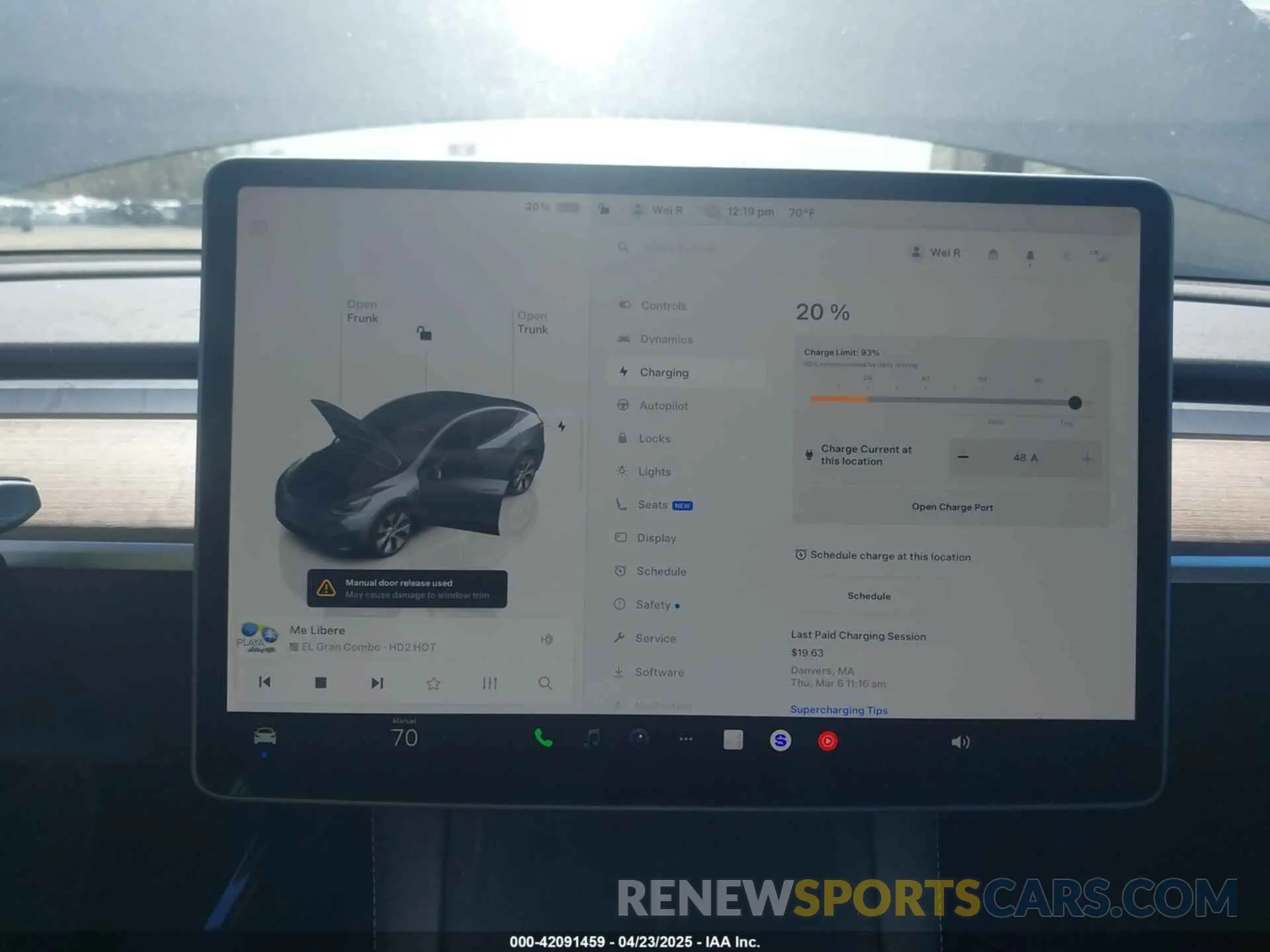 17 Photograph of a damaged car 7SAYGDEE0PA033019 TESLA MODEL Y 2023