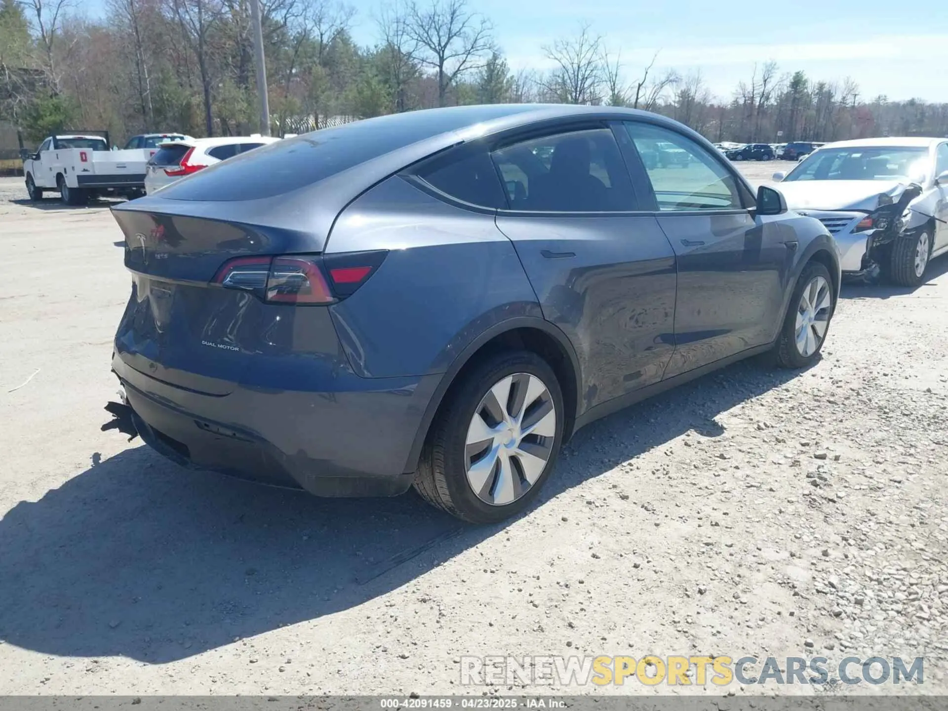 4 Photograph of a damaged car 7SAYGDEE0PA033019 TESLA MODEL Y 2023