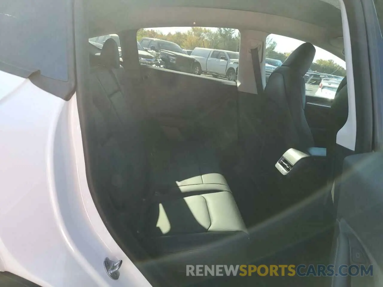 10 Photograph of a damaged car 7SAYGDEE0PA051858 TESLA MODEL Y 2023