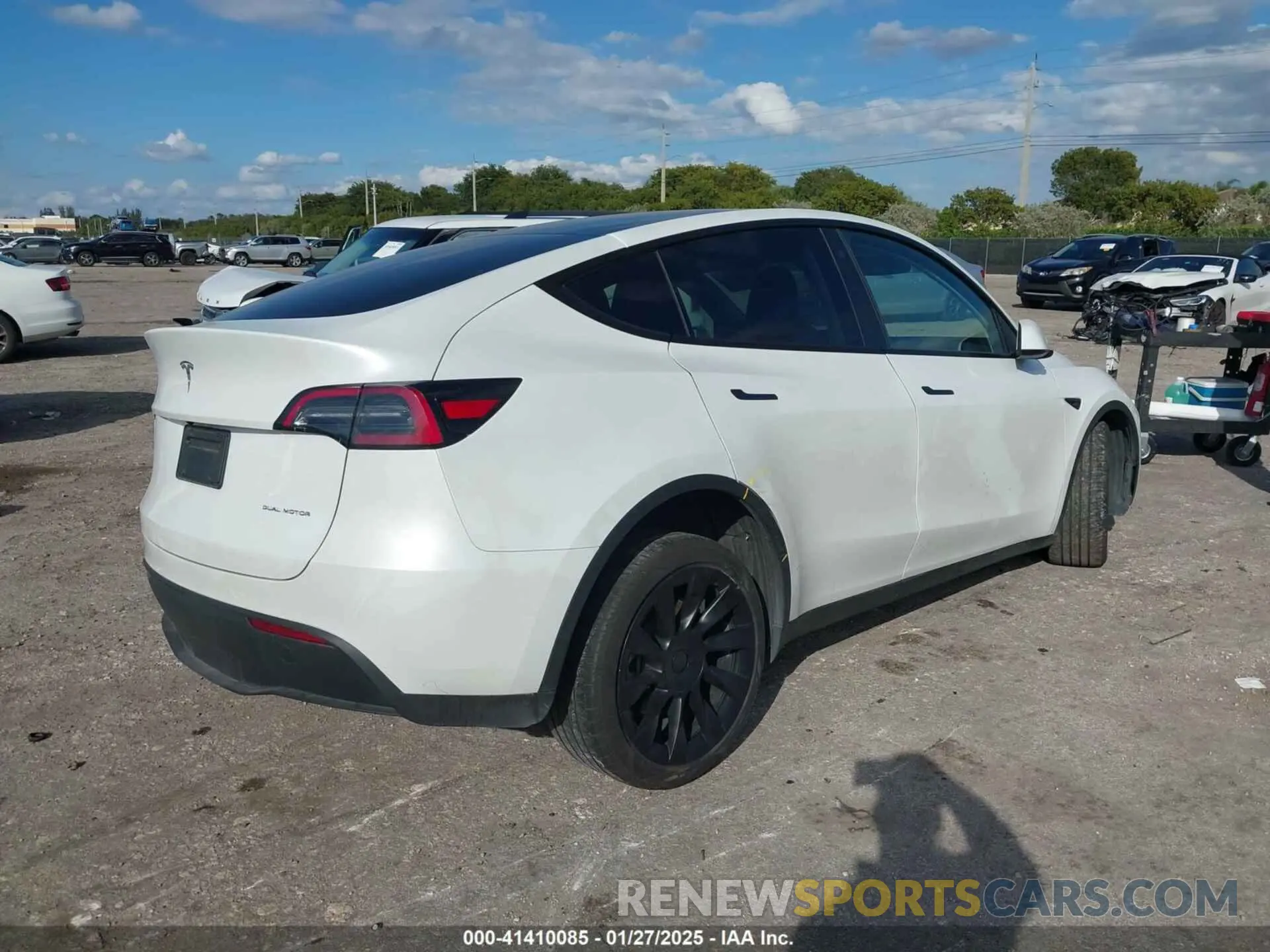 4 Фотография поврежденного автомобиля 7SAYGDEE0PA128888 TESLA MODEL Y 2023