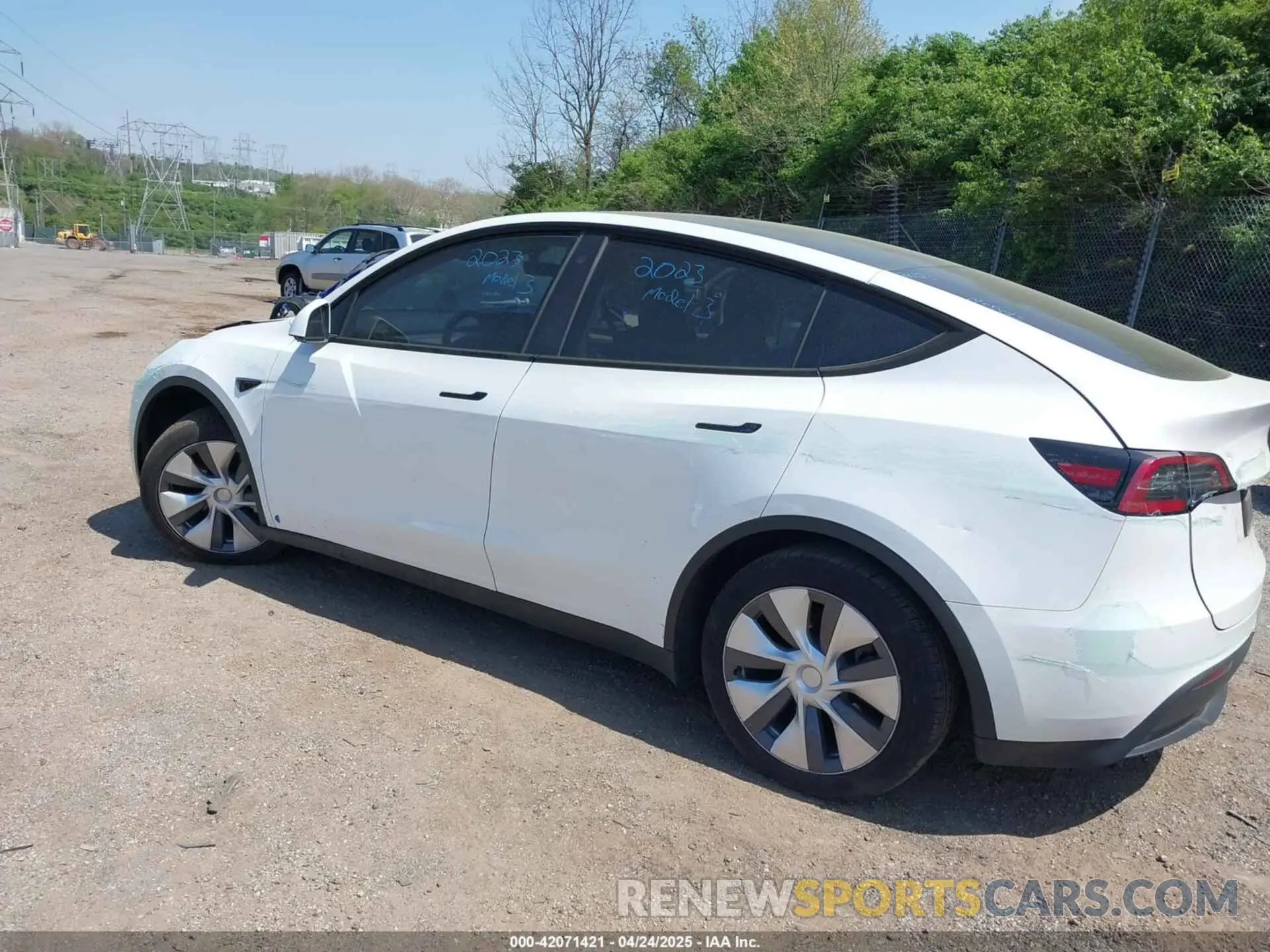 3 Фотография поврежденного автомобиля 7SAYGDEE0PA130057 TESLA MODEL Y 2023