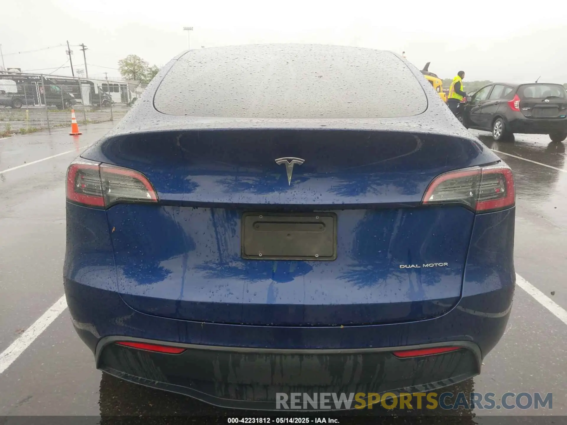 15 Photograph of a damaged car 7SAYGDEE0PA130639 TESLA MODEL Y 2023