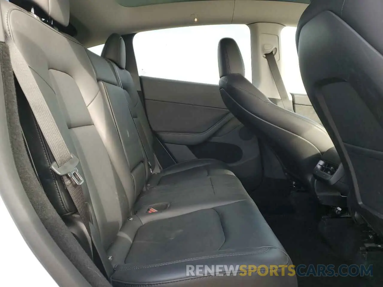 10 Photograph of a damaged car 7SAYGDEE0PA140622 TESLA MODEL Y 2023