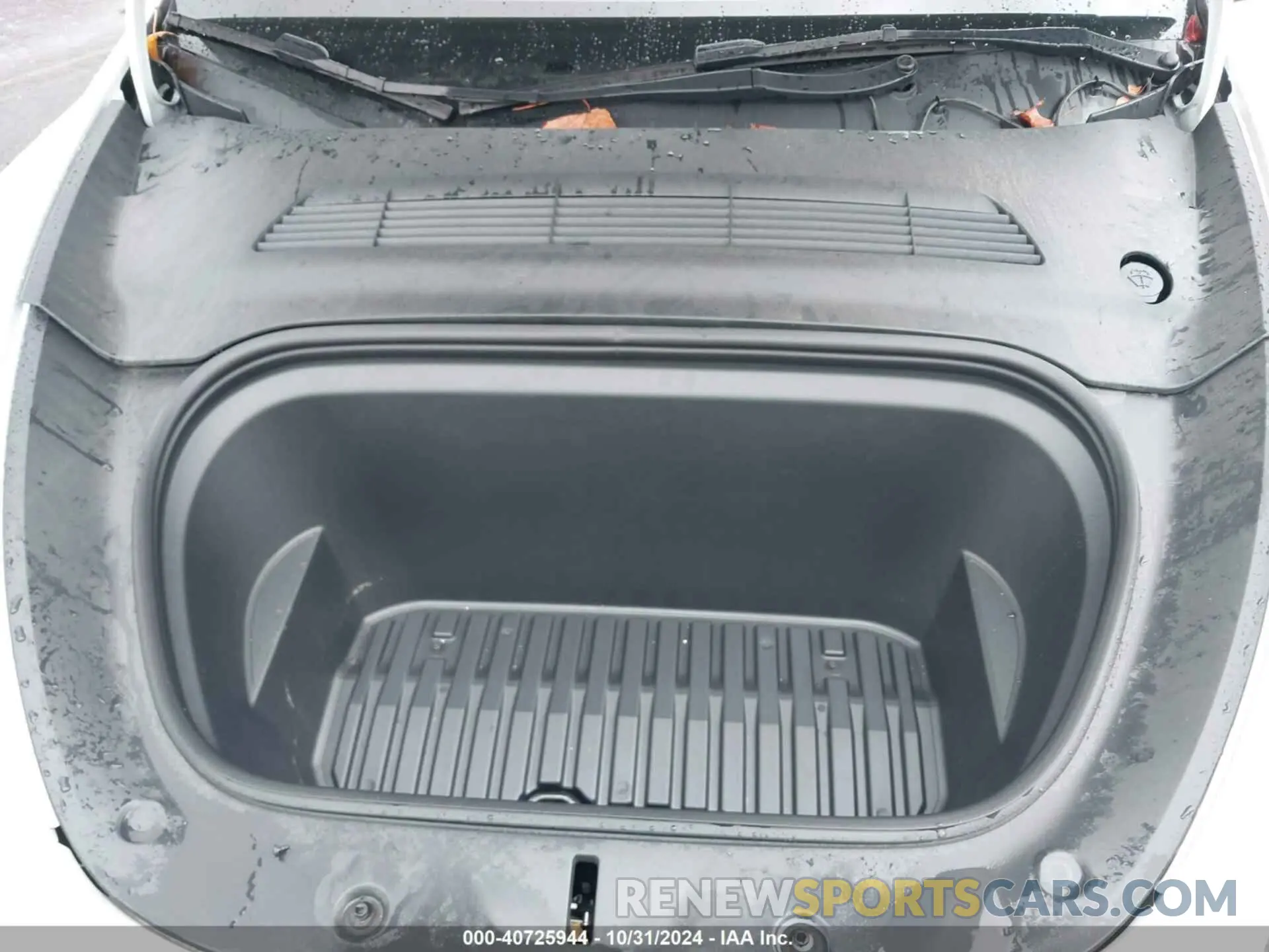10 Photograph of a damaged car 7SAYGDEE0PF663755 TESLA MODEL Y 2023