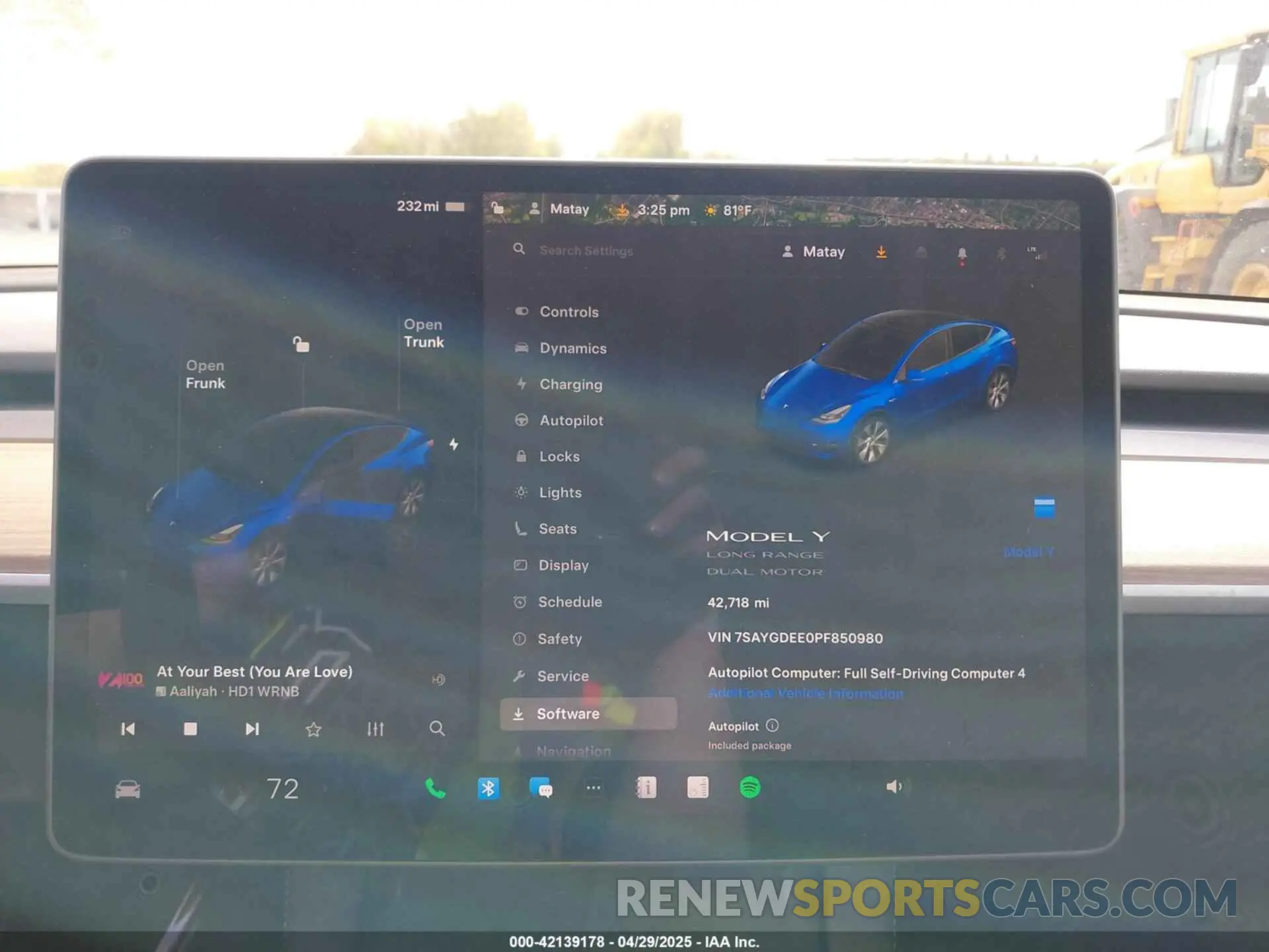 18 Photograph of a damaged car 7SAYGDEE0PF850980 TESLA MODEL Y 2023
